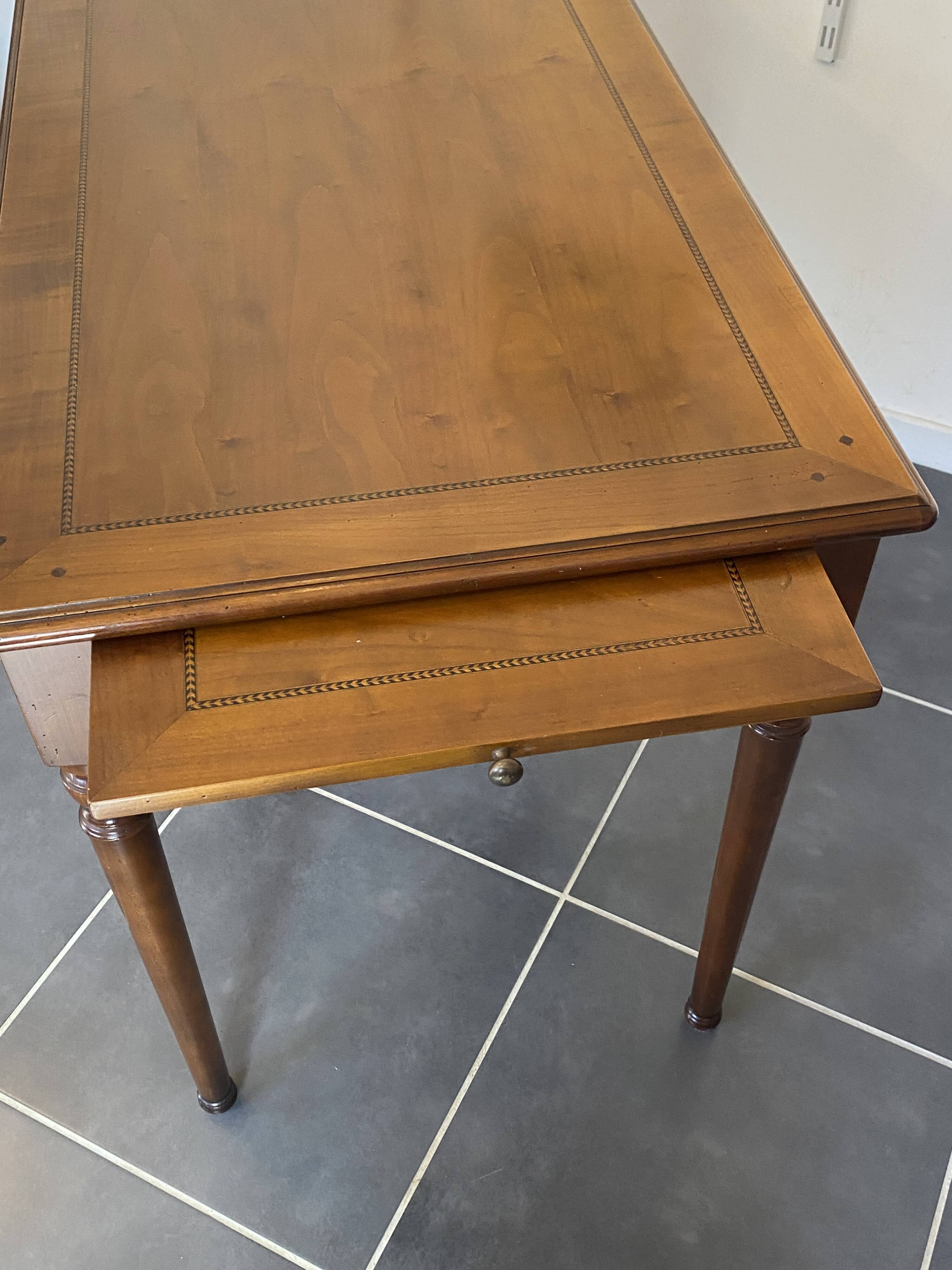 Antique cherry wood desk with marquetry, 2 drawers and 2 shelves, 112x60 h76cm.