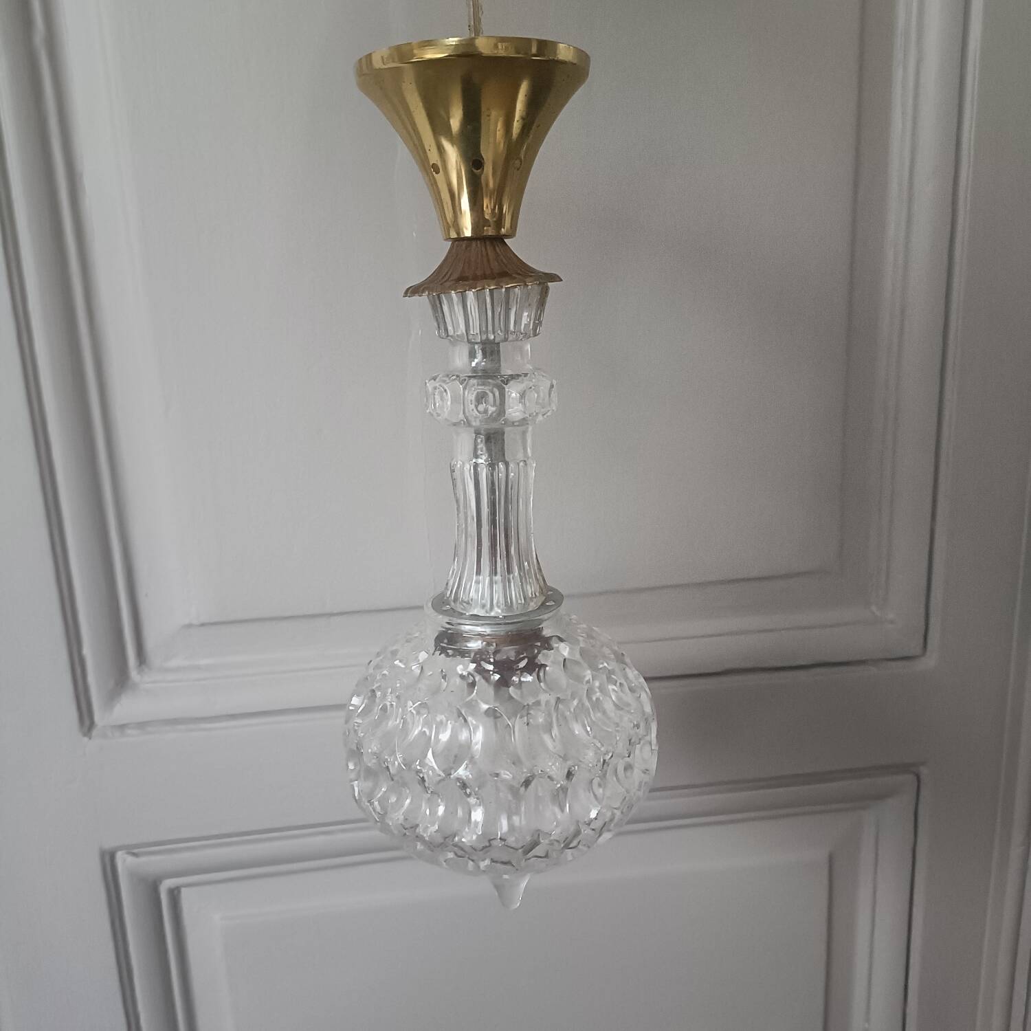 Suspension verre moulé et laiton