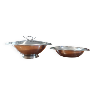 2 soup tureens and their lids