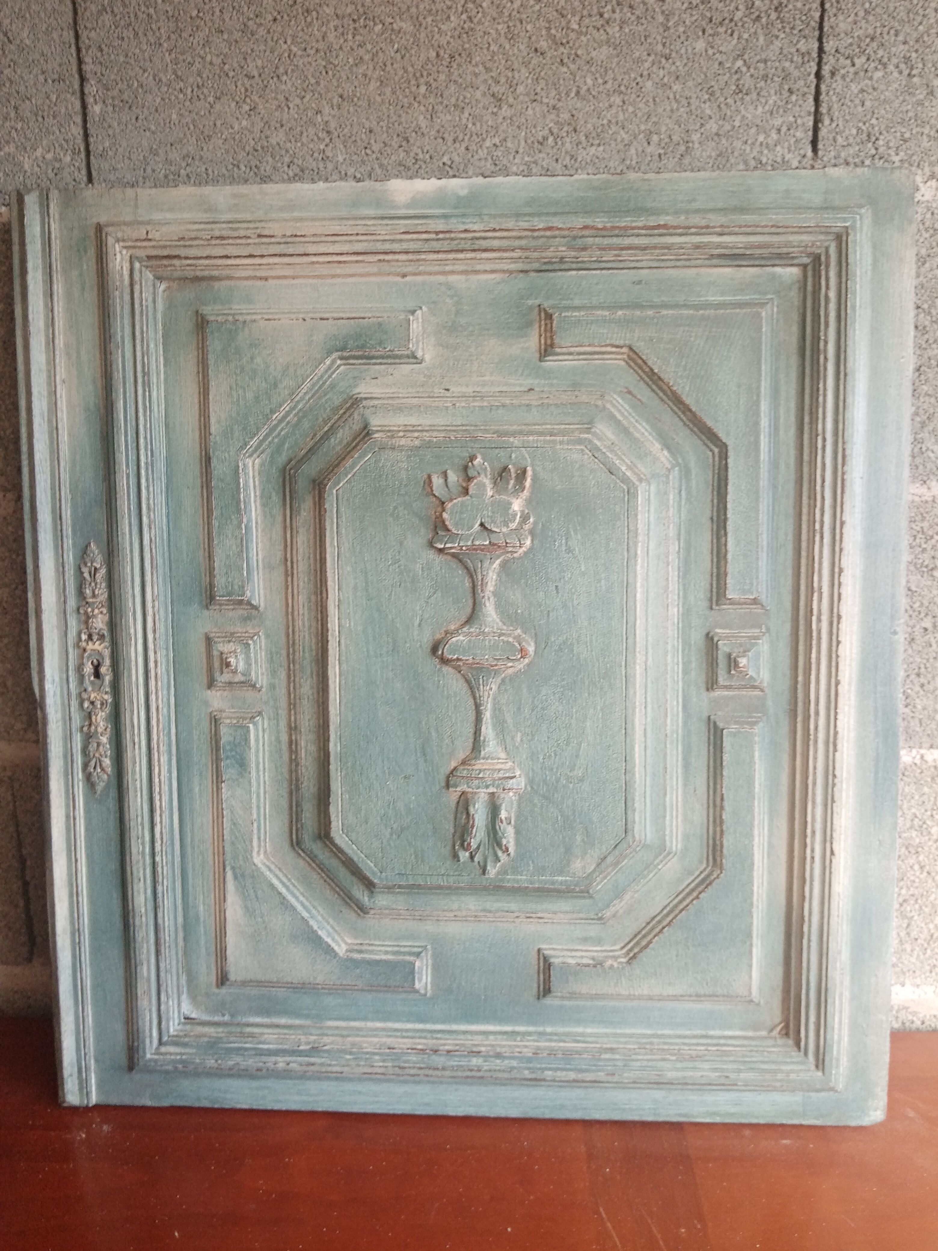 Ancienne porte patinée 64,5 x 59 cm