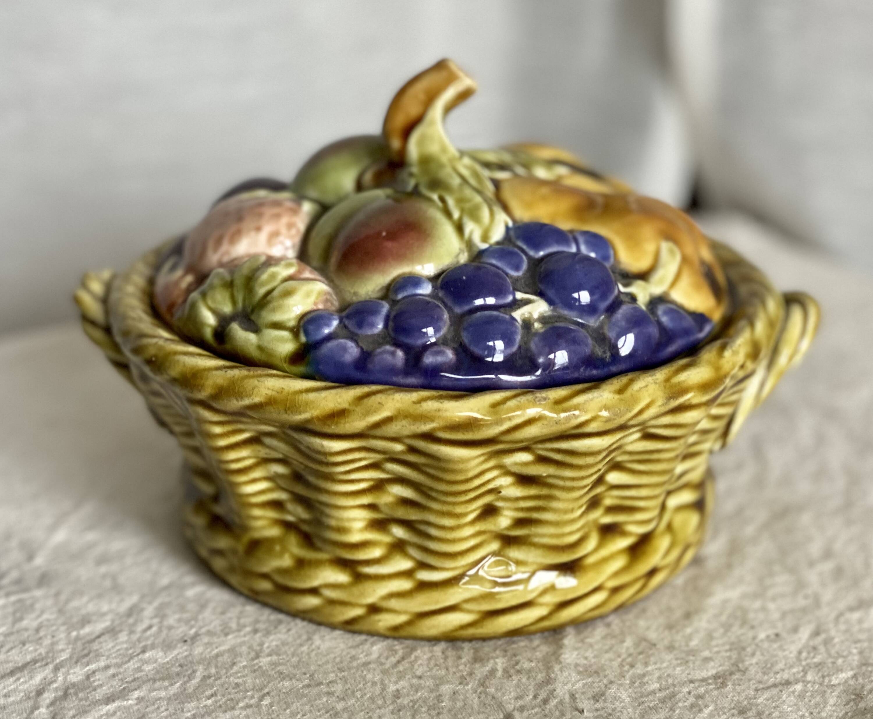 Candy dish (or sugar bowl) barbotine old fruit basket