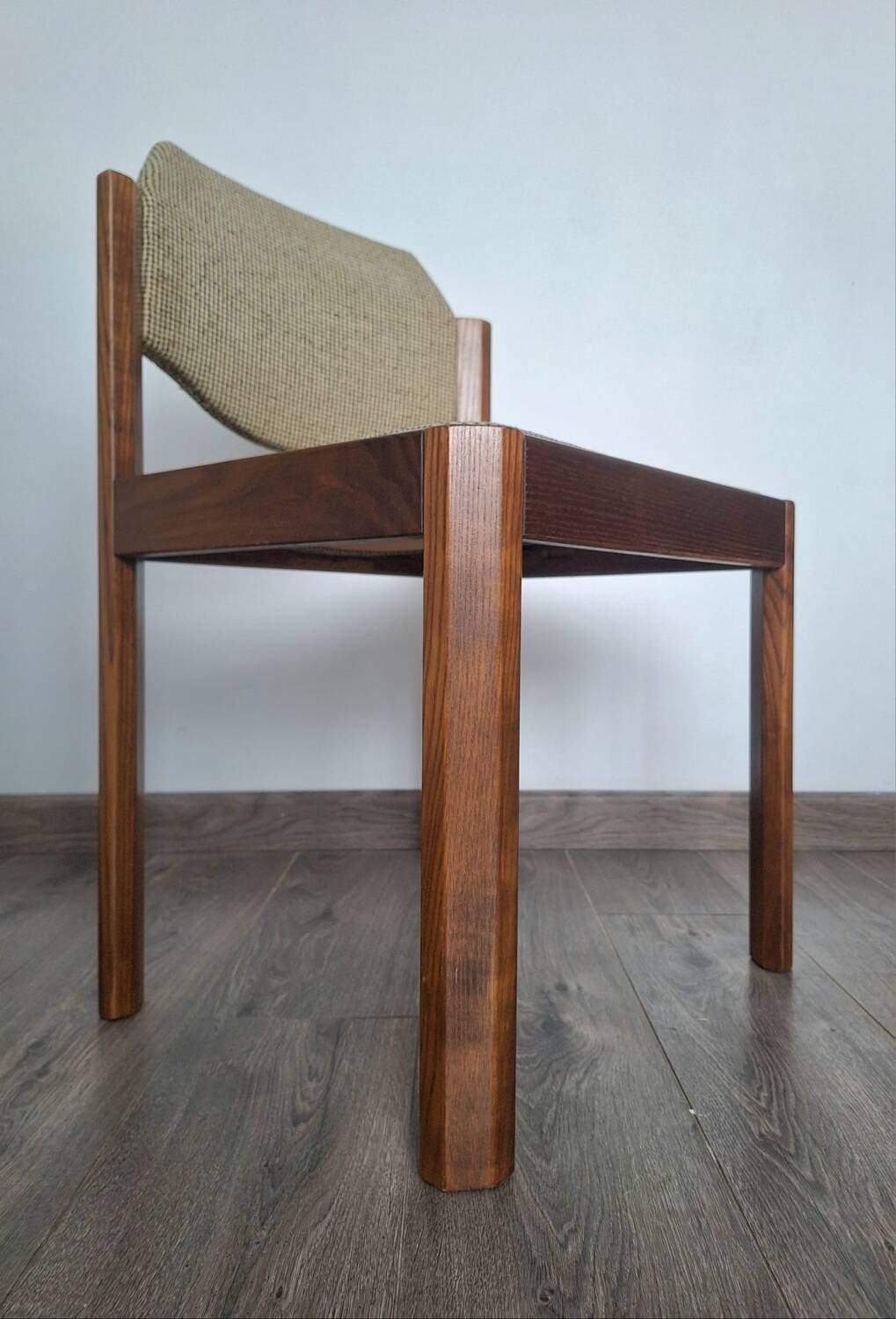 Table and its 6 vintage elm chairs, Scandinavian design furniture.