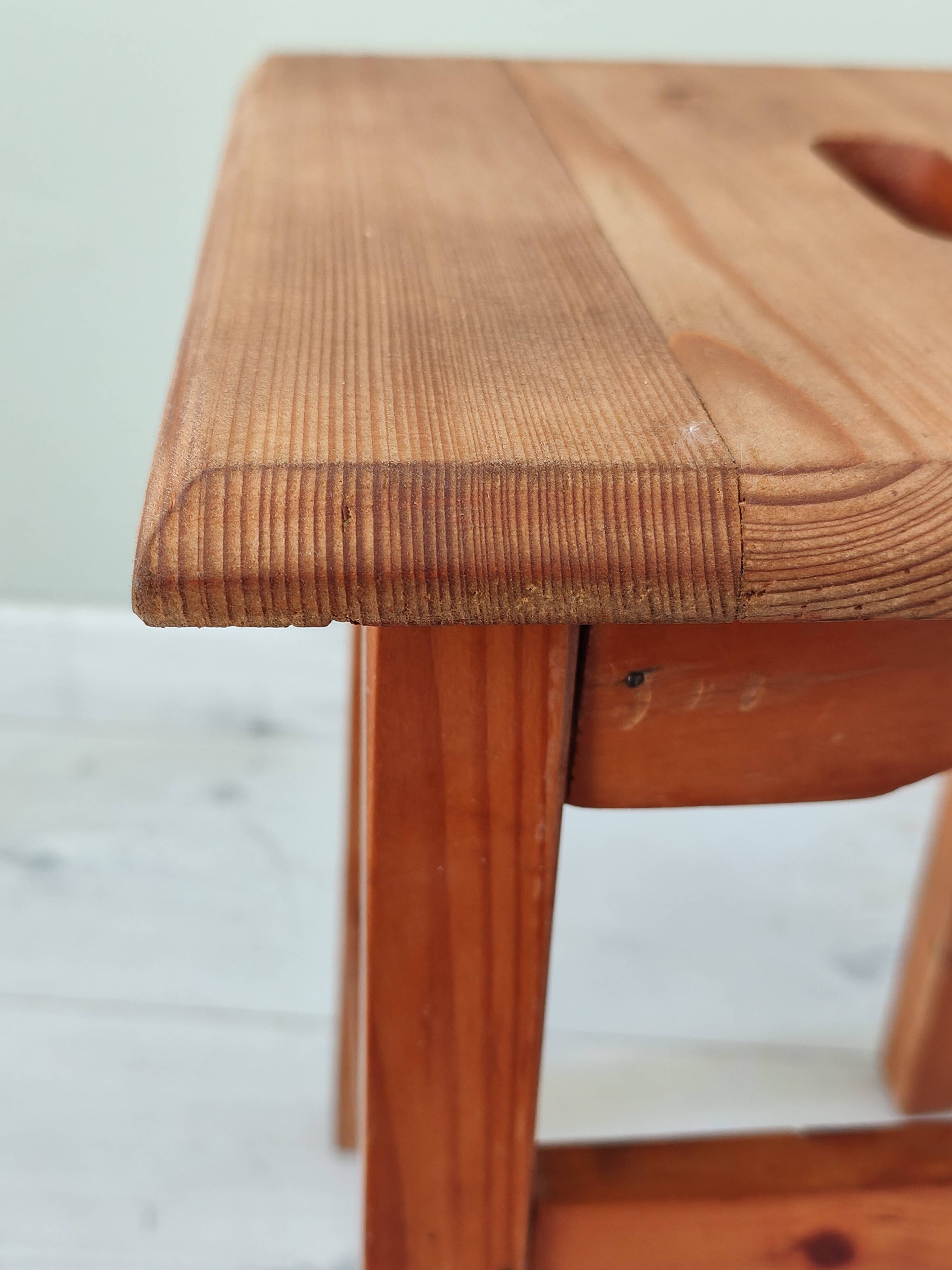 Rustic stool in solid pine