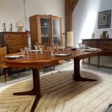 Oval Scandinavian table