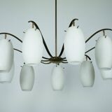 Rare lustre Arredoluce Monza à 9 lumières en laiton et verre opalin, Italie, 19