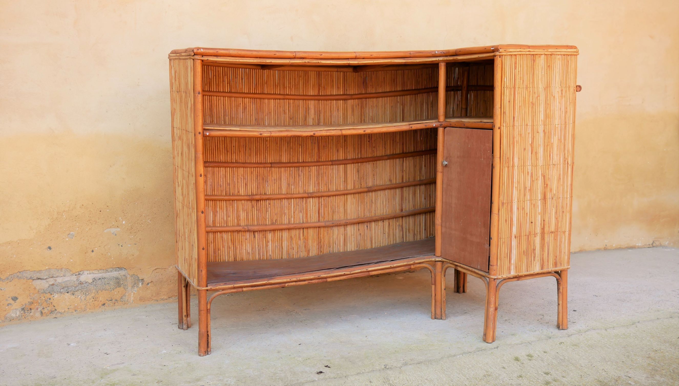 Rattan bar with 3 vintage stools