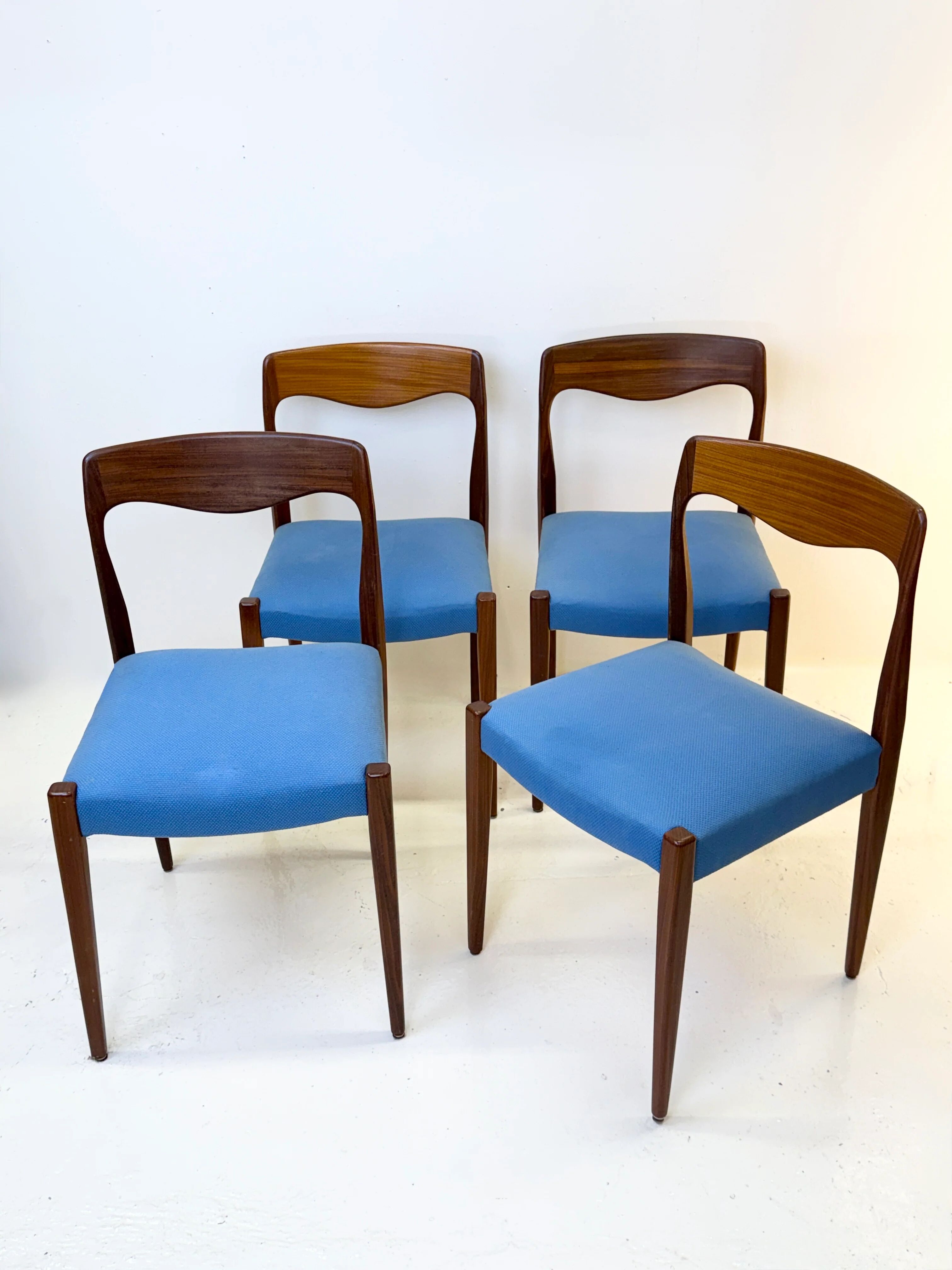 Suite de 4 chaises scandinaves, 1960s