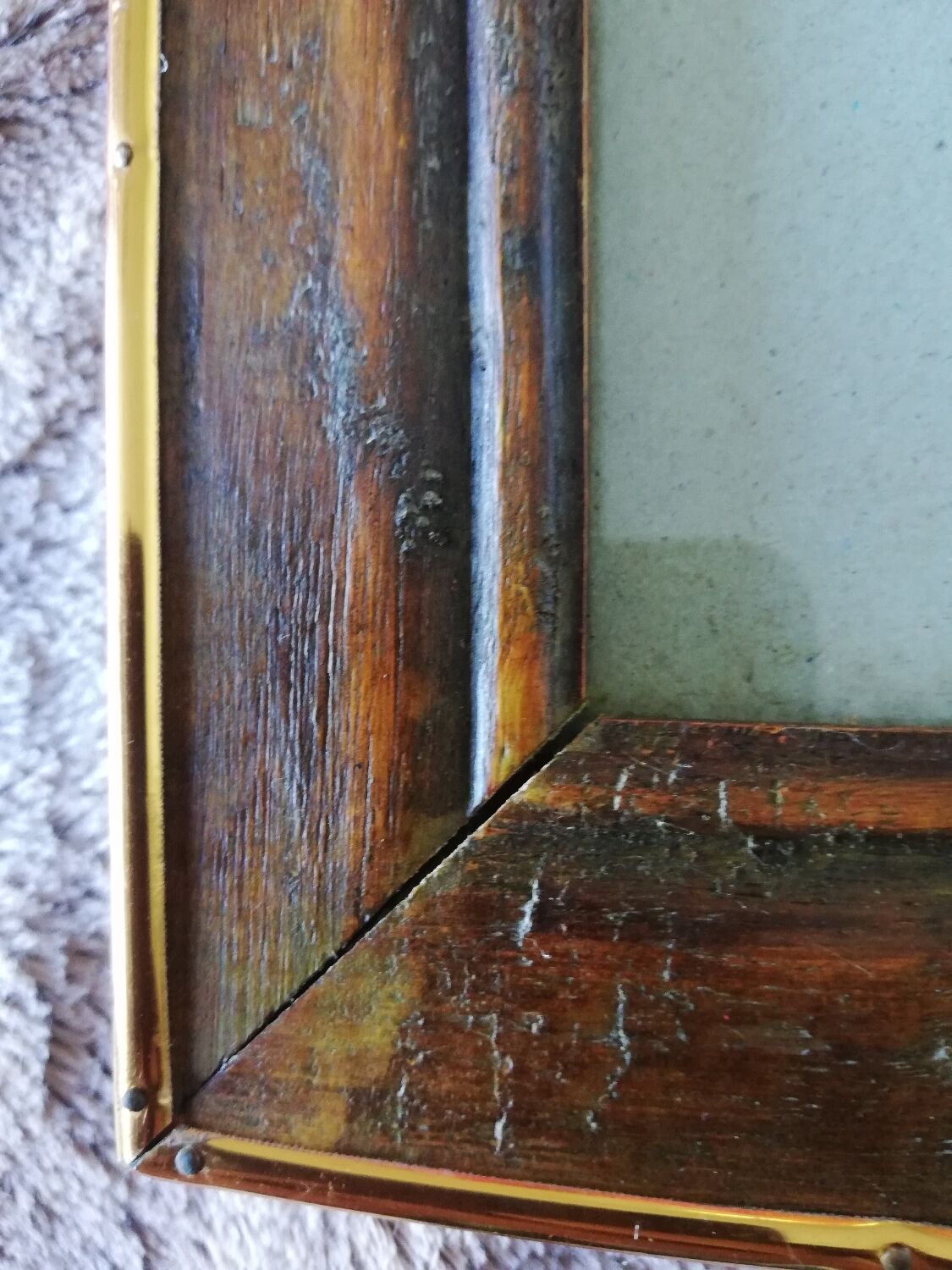 Frame in varnished wood and brass to pose for photo 4" x 6", 10 x 15 cm, glass, and support.