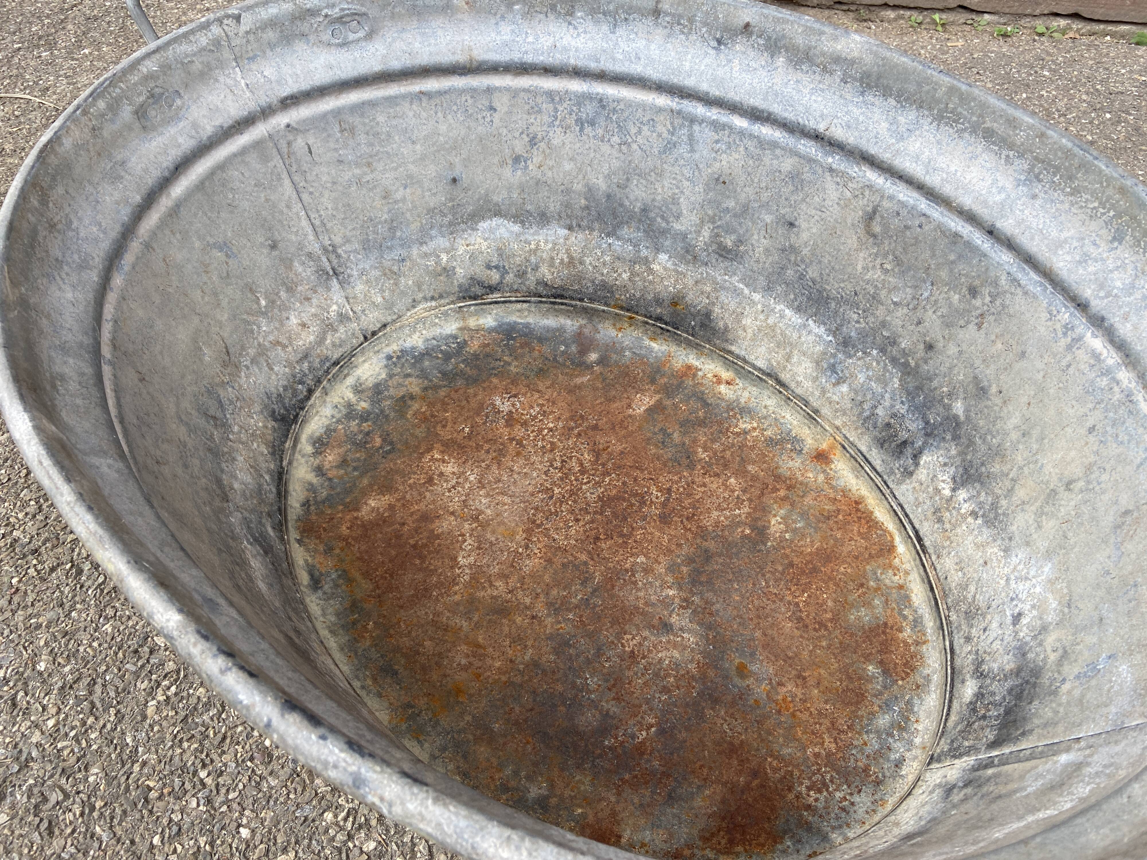 Very large vintage zinc basin 70 liters