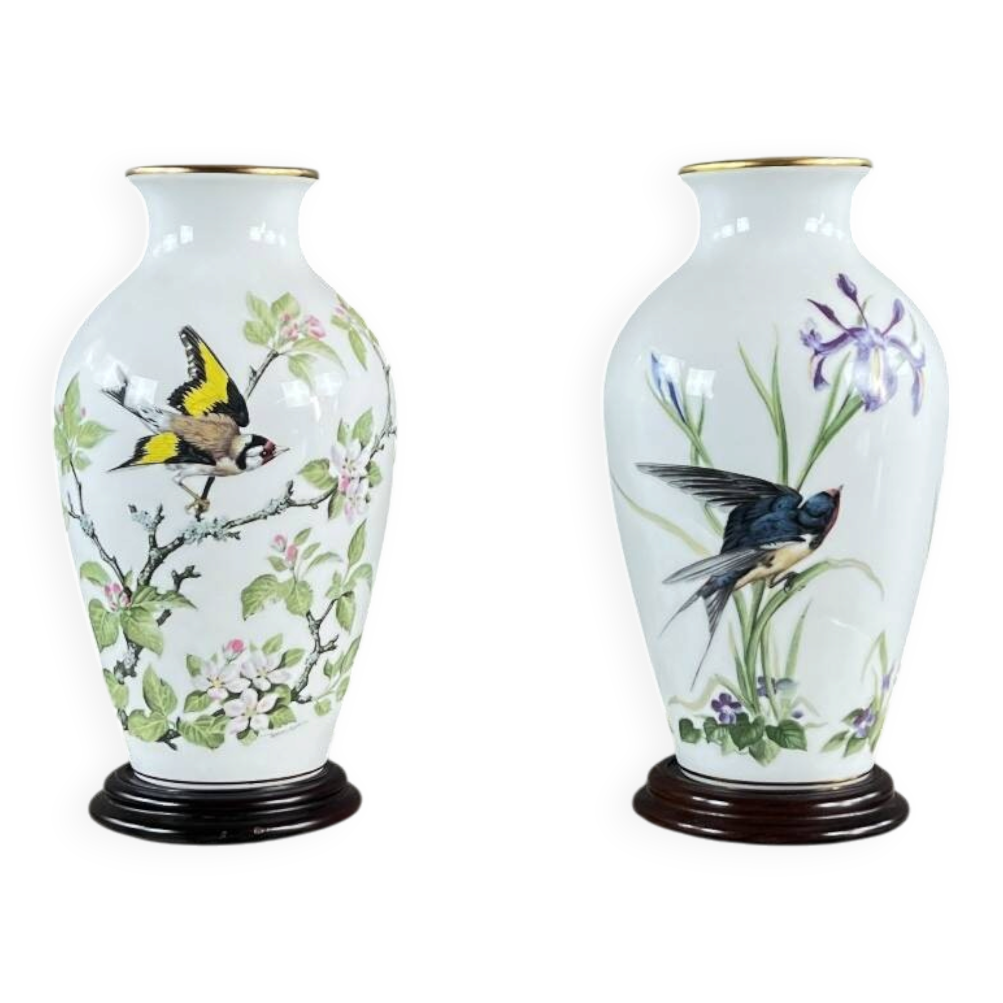 Pair of porcelain vases by Franklin, “The Meadowland Bird Vase”, 20th century.