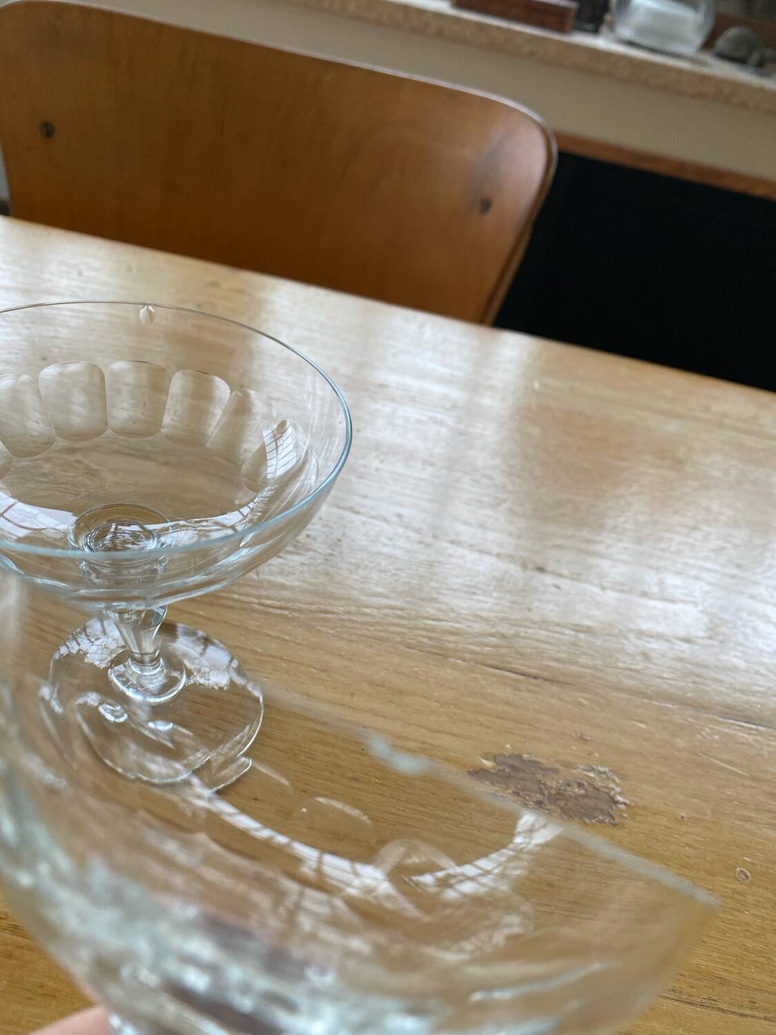 Set of 6 chiseled glass champagne coupes