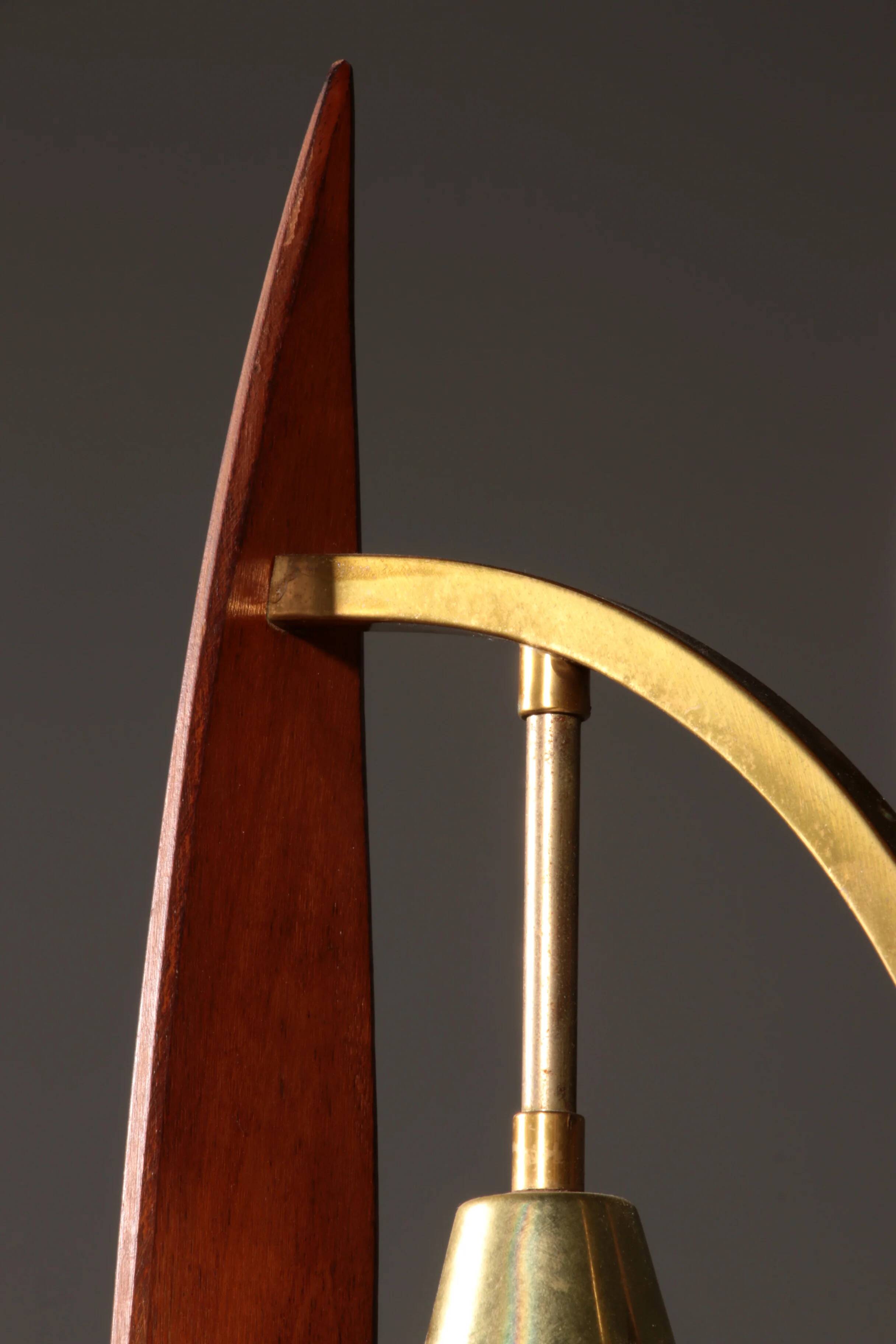 Biomorphic table lamp by Masjestic Lamp.Co USA walnut and brass 1960