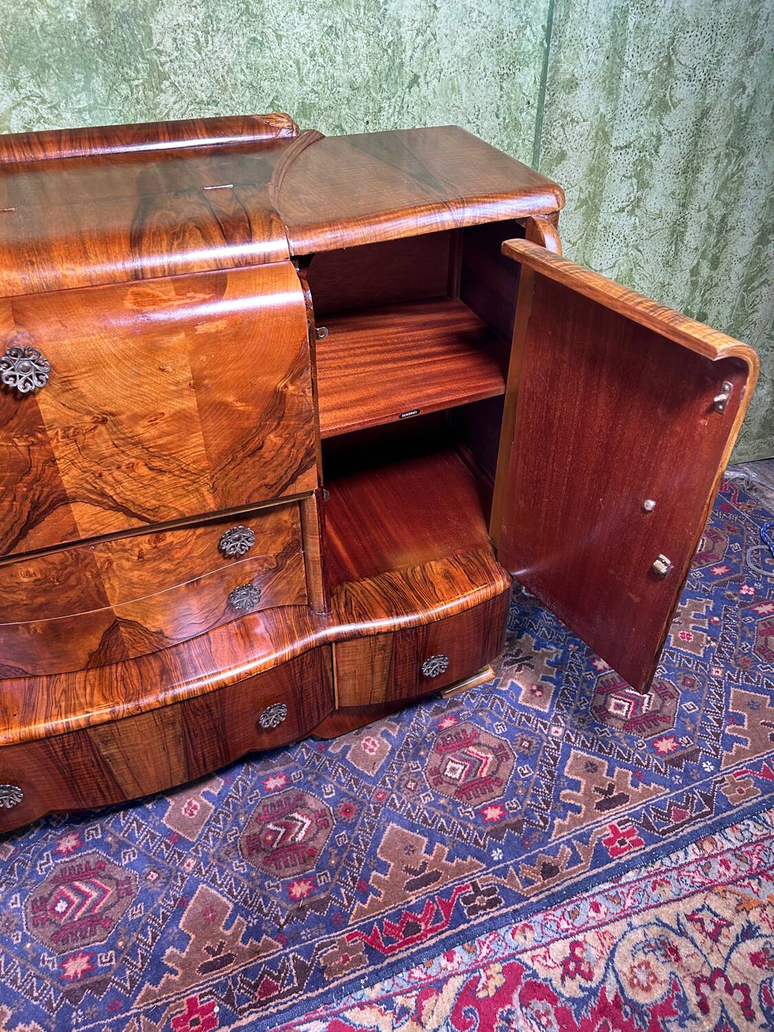 Art decó vintage Brocante burr walnut cocktail bar sideboard