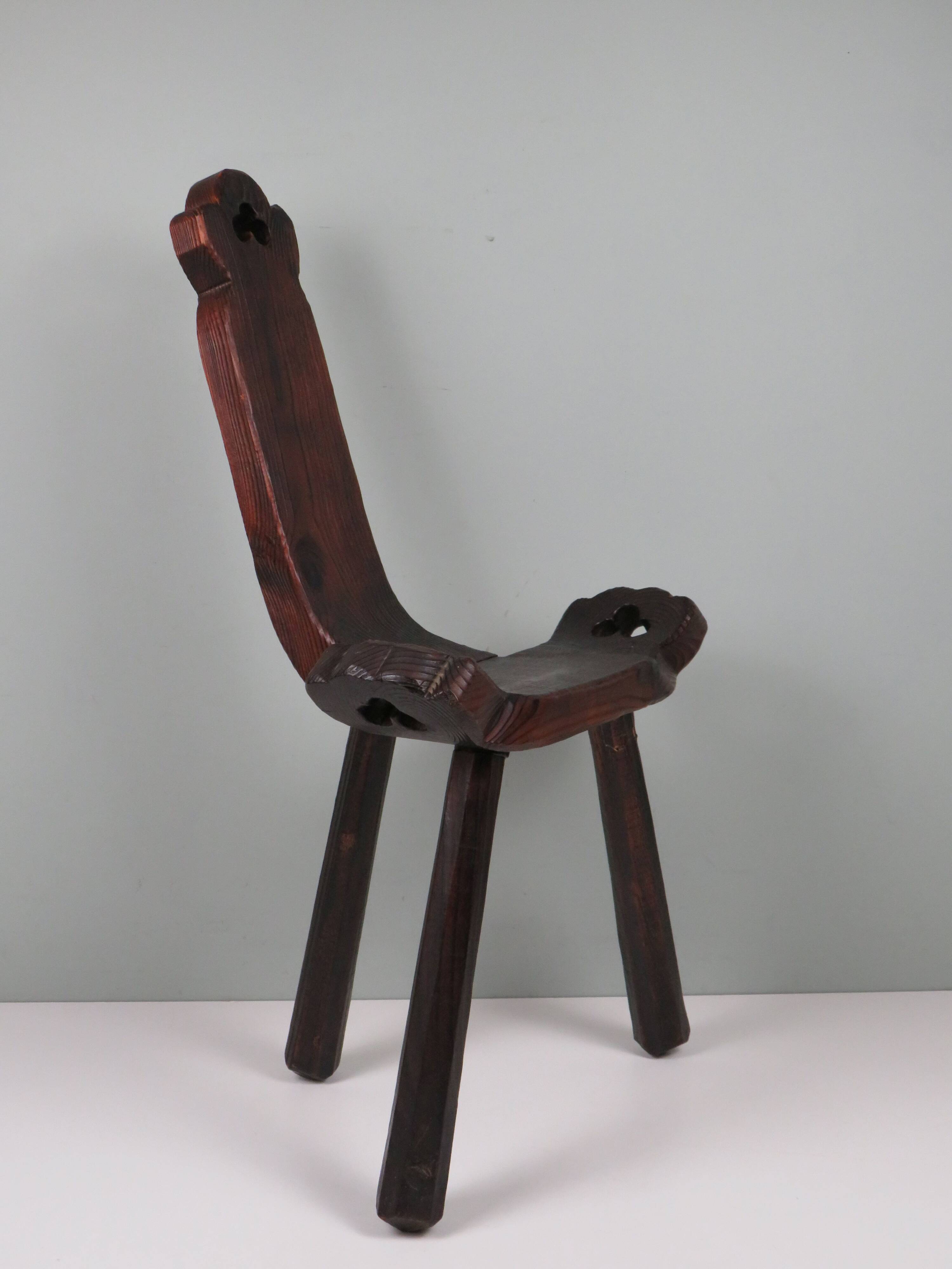 Spanish birth stool in carved wood – mid-century, brutalist spirit