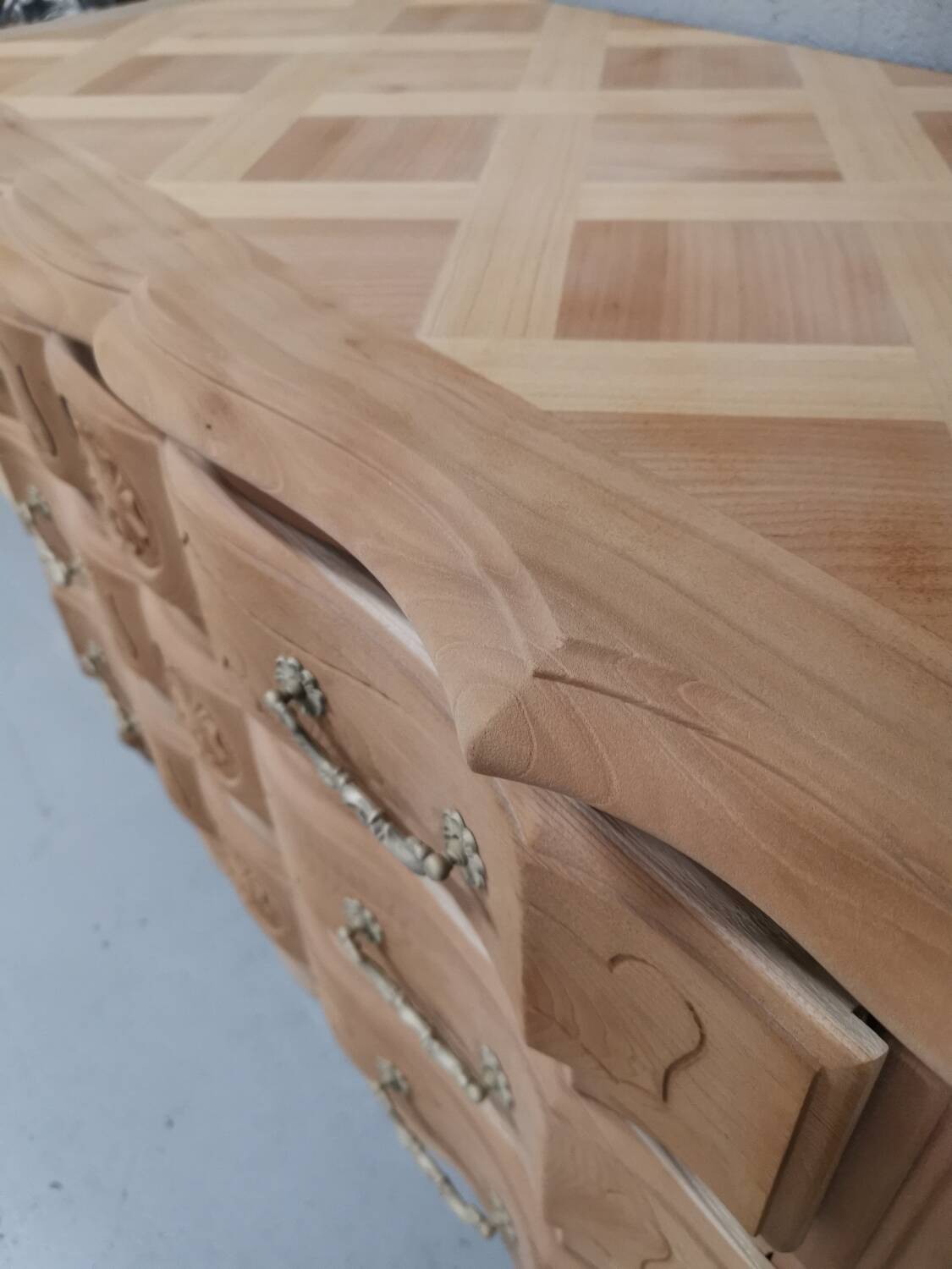 Louis XV chest of drawers in raw wood