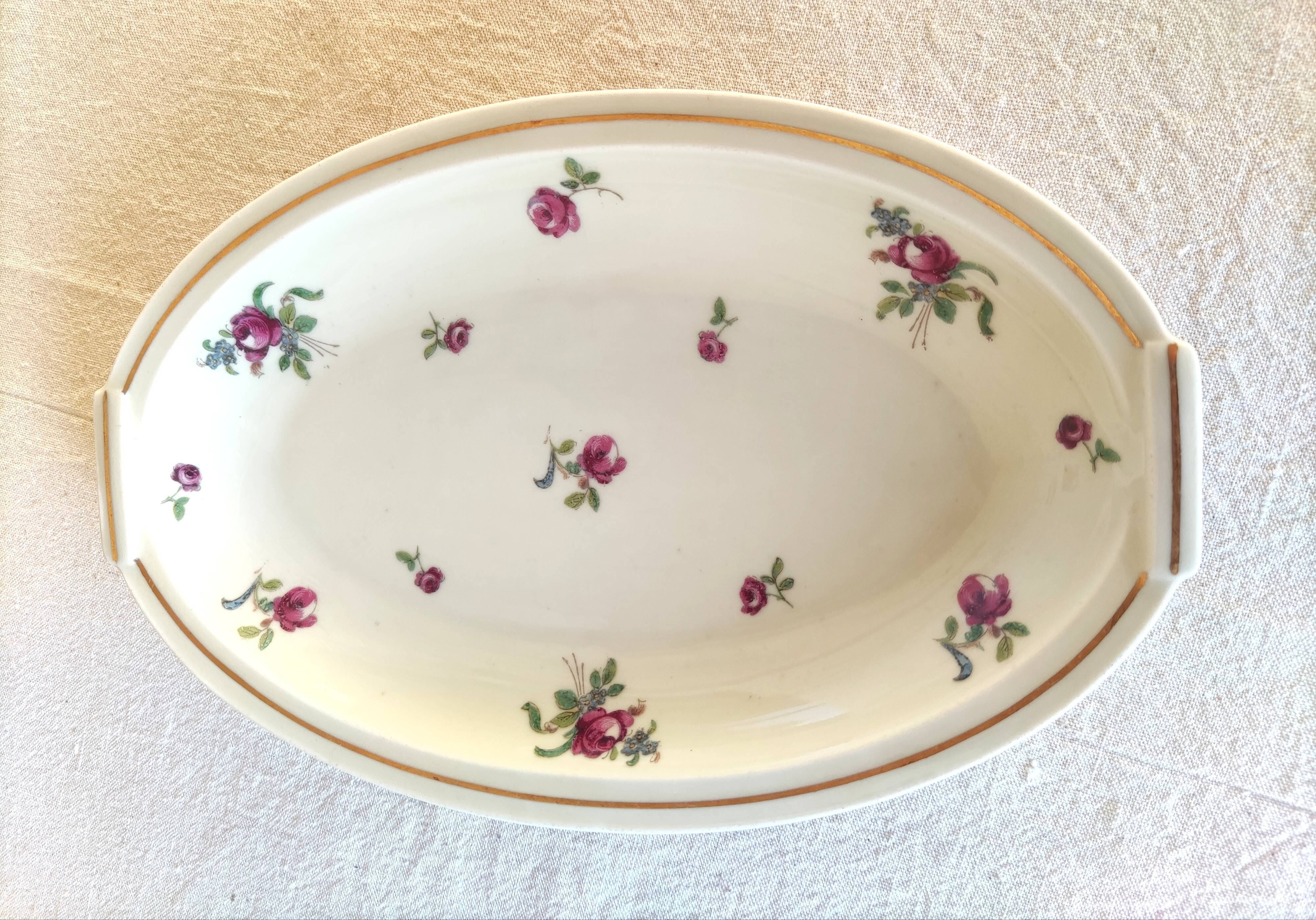 Ravier en porcelaine de Haviland décor aux roses rouges