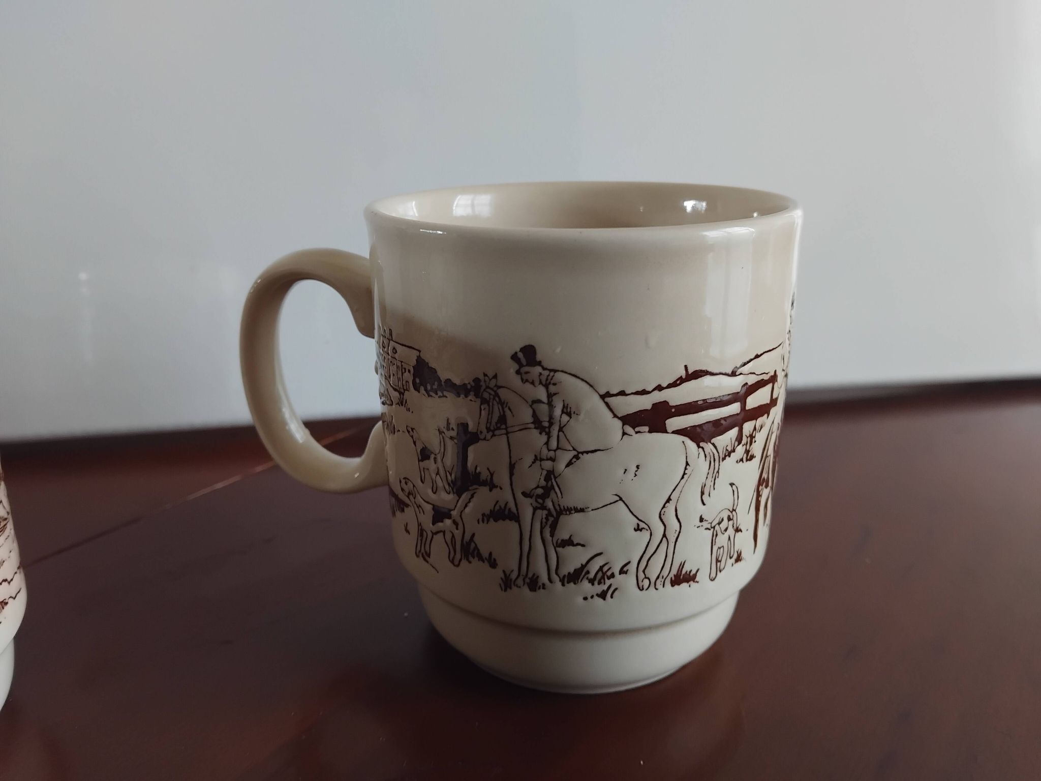 2 cups England farm decor