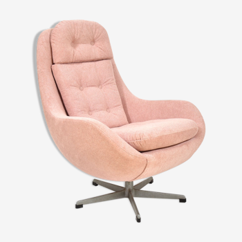 1970s Pink shell armchair