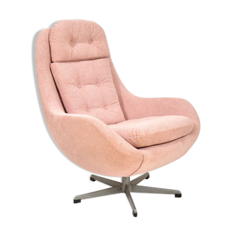 1970s Pink shell armchair