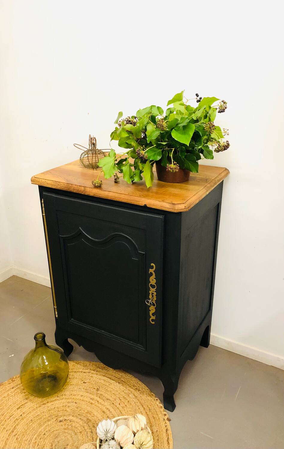 Confiturier en noyer massif