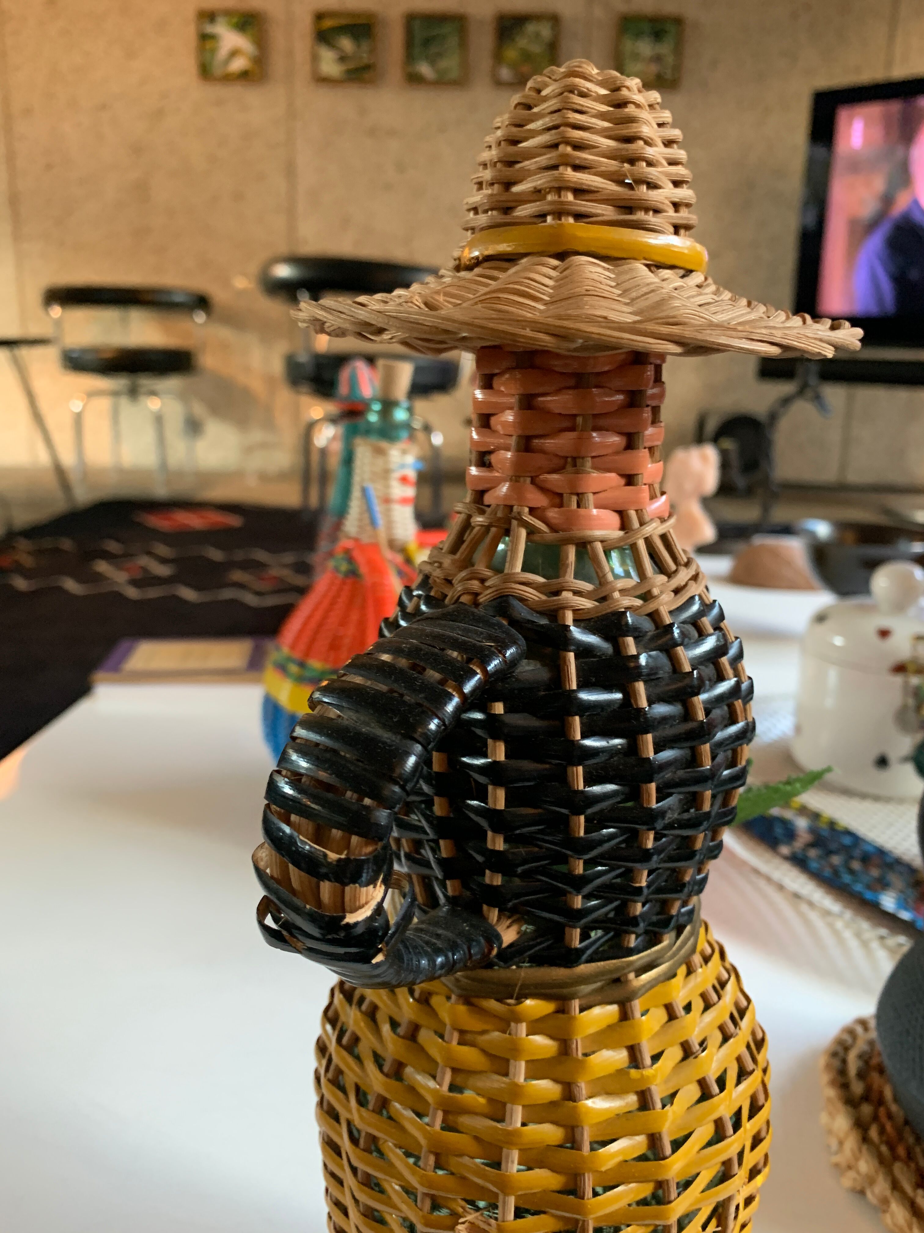 Braided bottle in anthropomorphic wicker