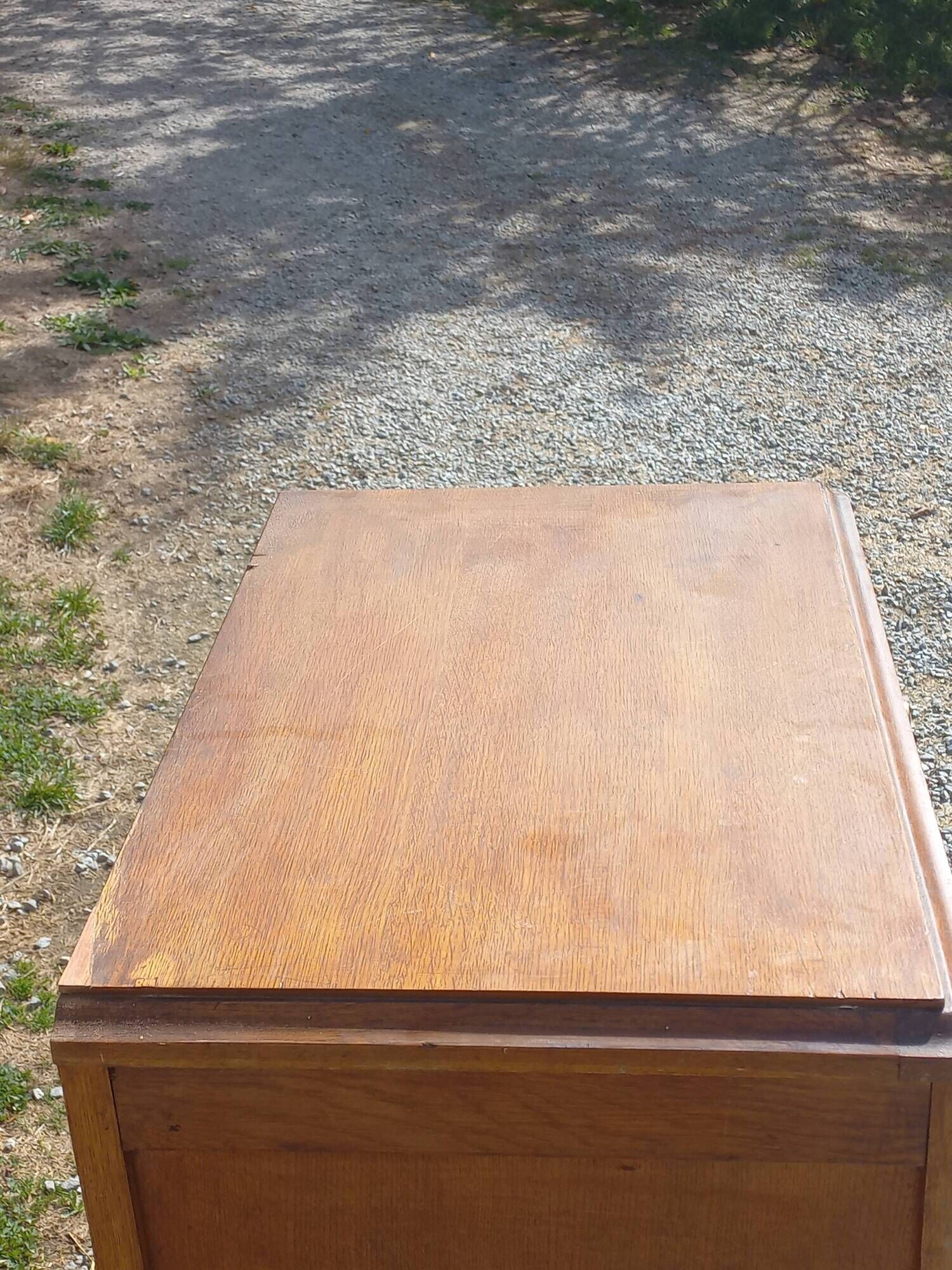 Vintage oak chest of drawers with 5 drawers from the 1950s.