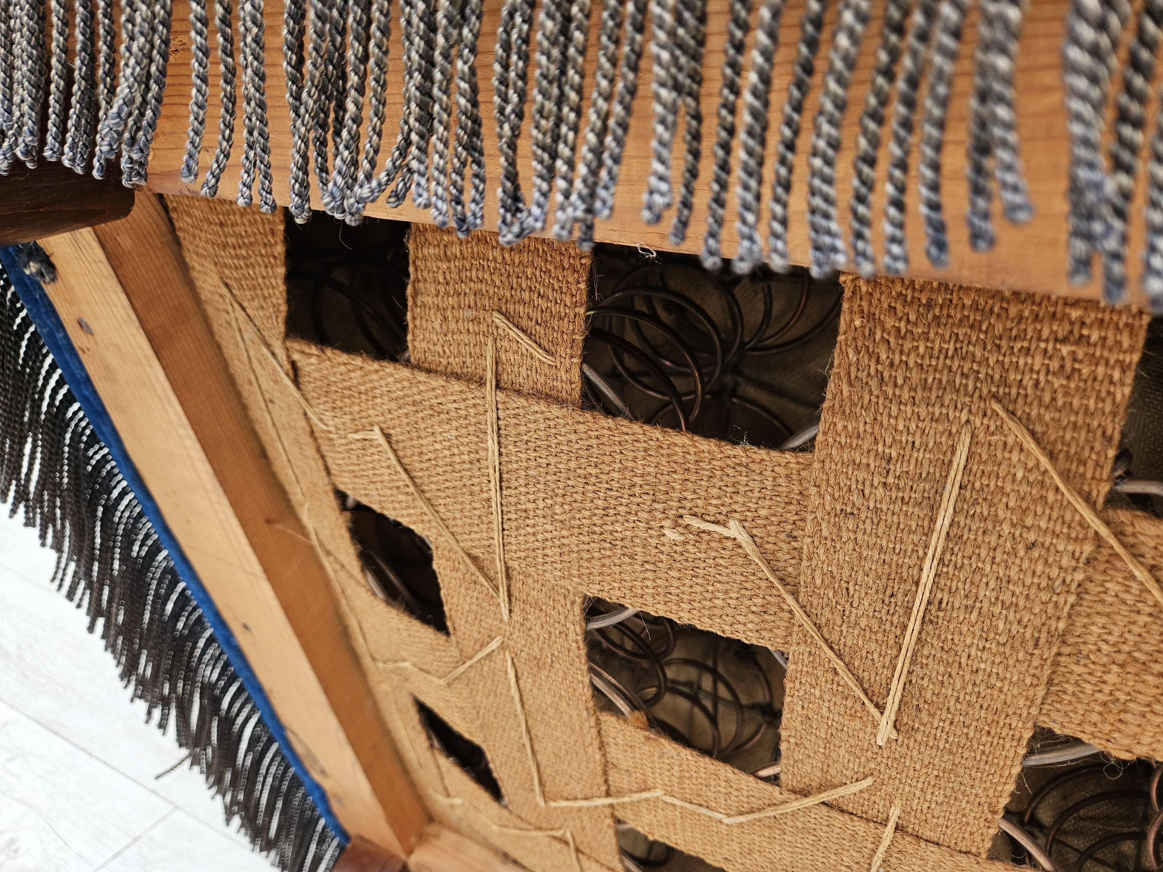 Années 1960, fauteuil relax danois à dossier haut, état d'origine, meuble en velours bleu.