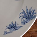 Flat in iron earth "views of the Orient" faience of Gien