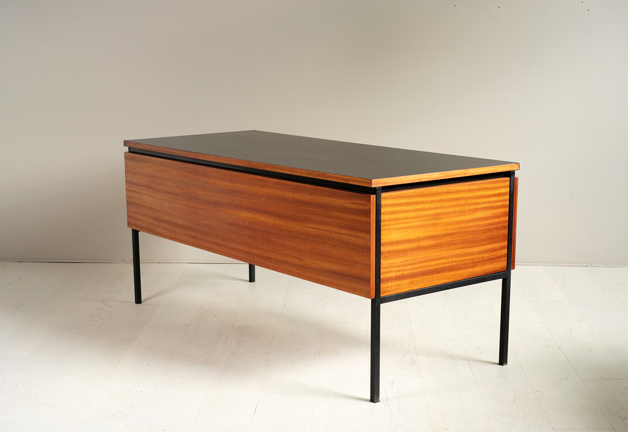 Bureau de direction 620 par Pierre Guariche pour Minvielle France 1960