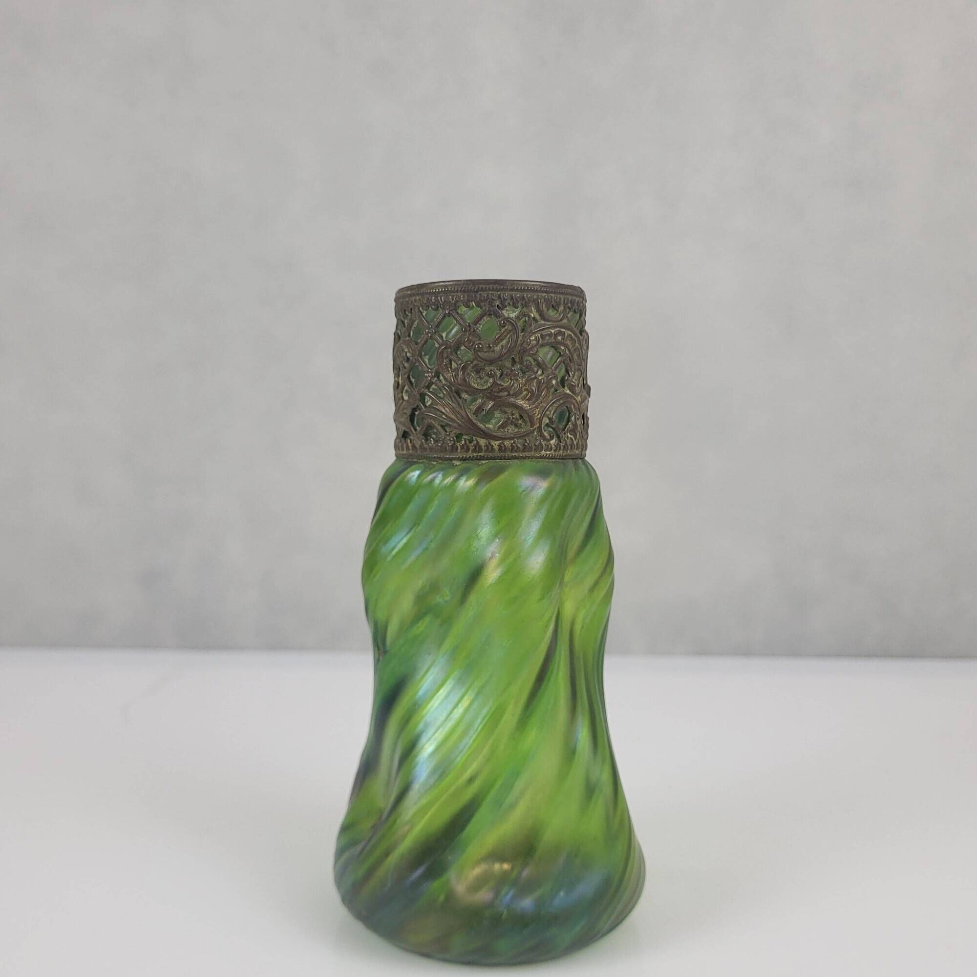 Vase en verre irisé Art Nouveau