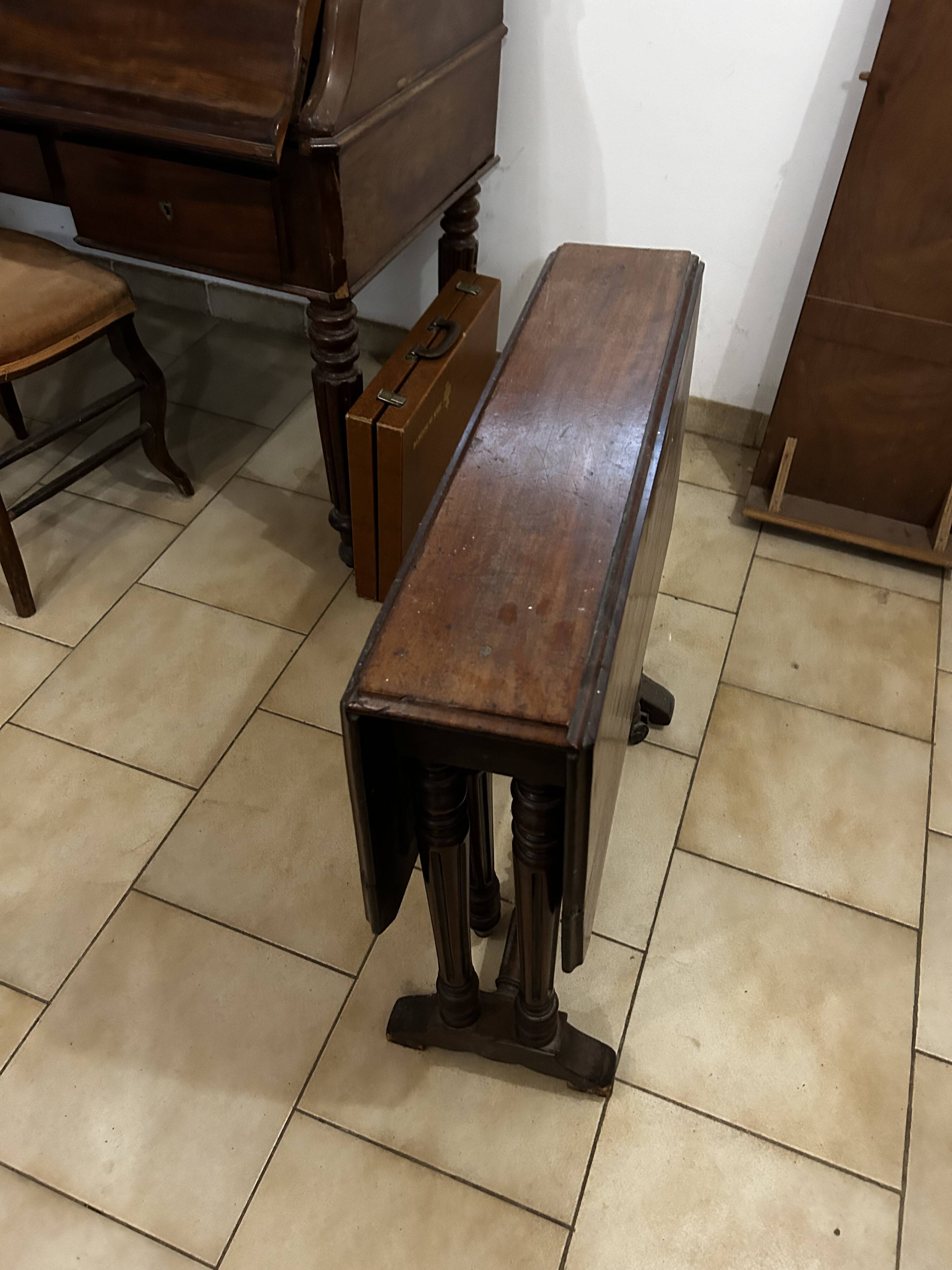 Folding side table on wheels