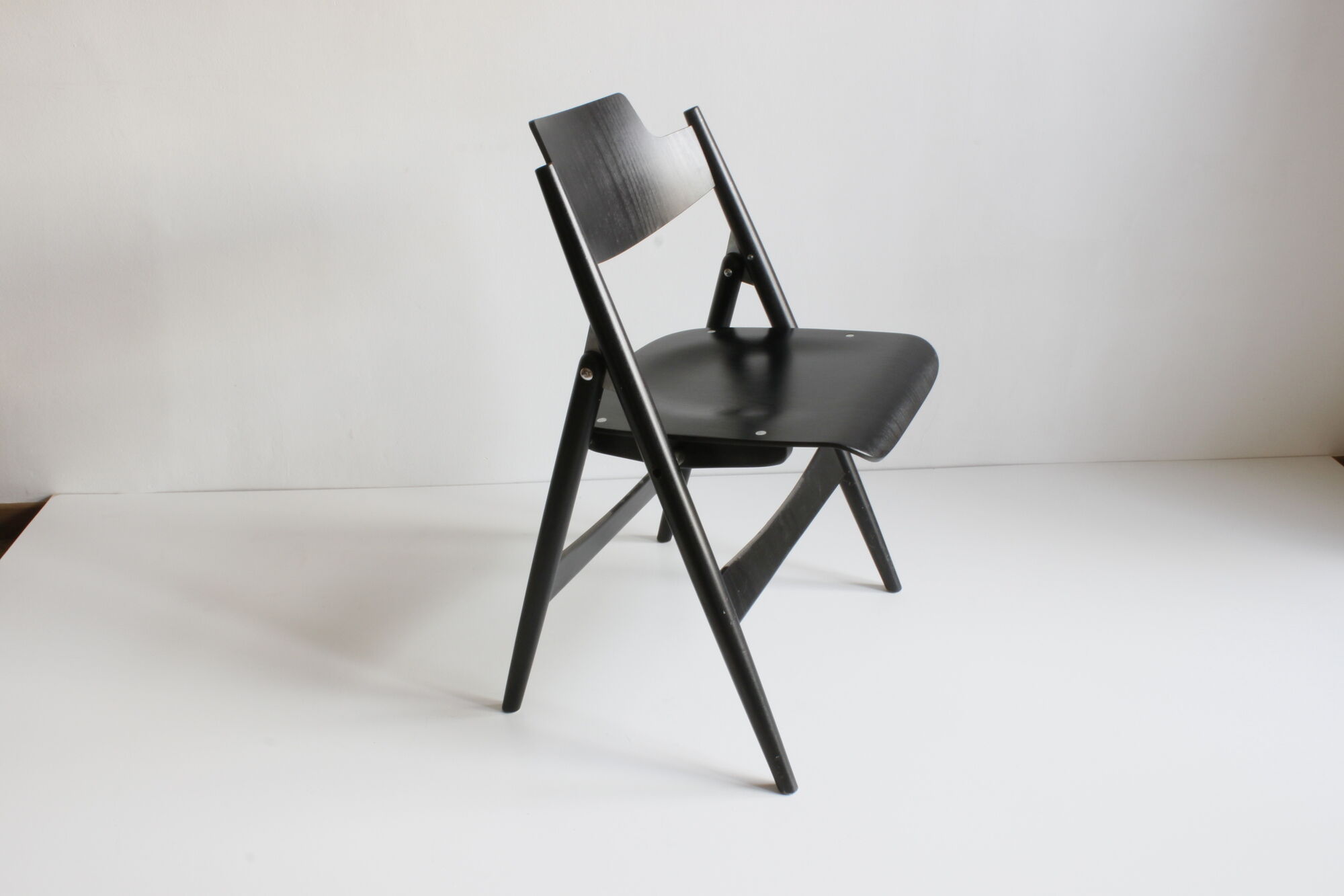 Wooden folding chairs SE18 by Egon Eiermann for Wilde & Spieth, Germany 1952.
