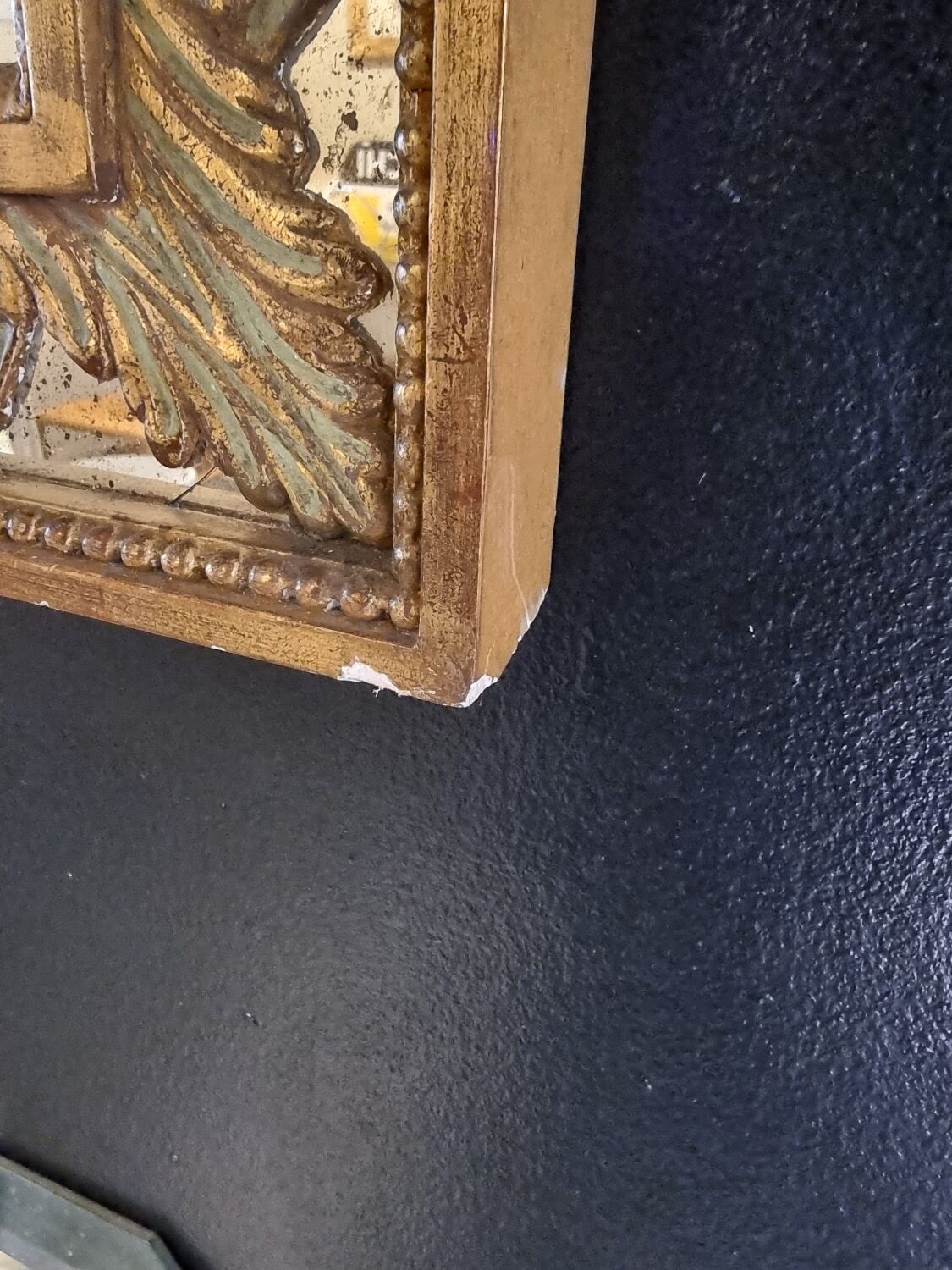 Mirror with parecloses