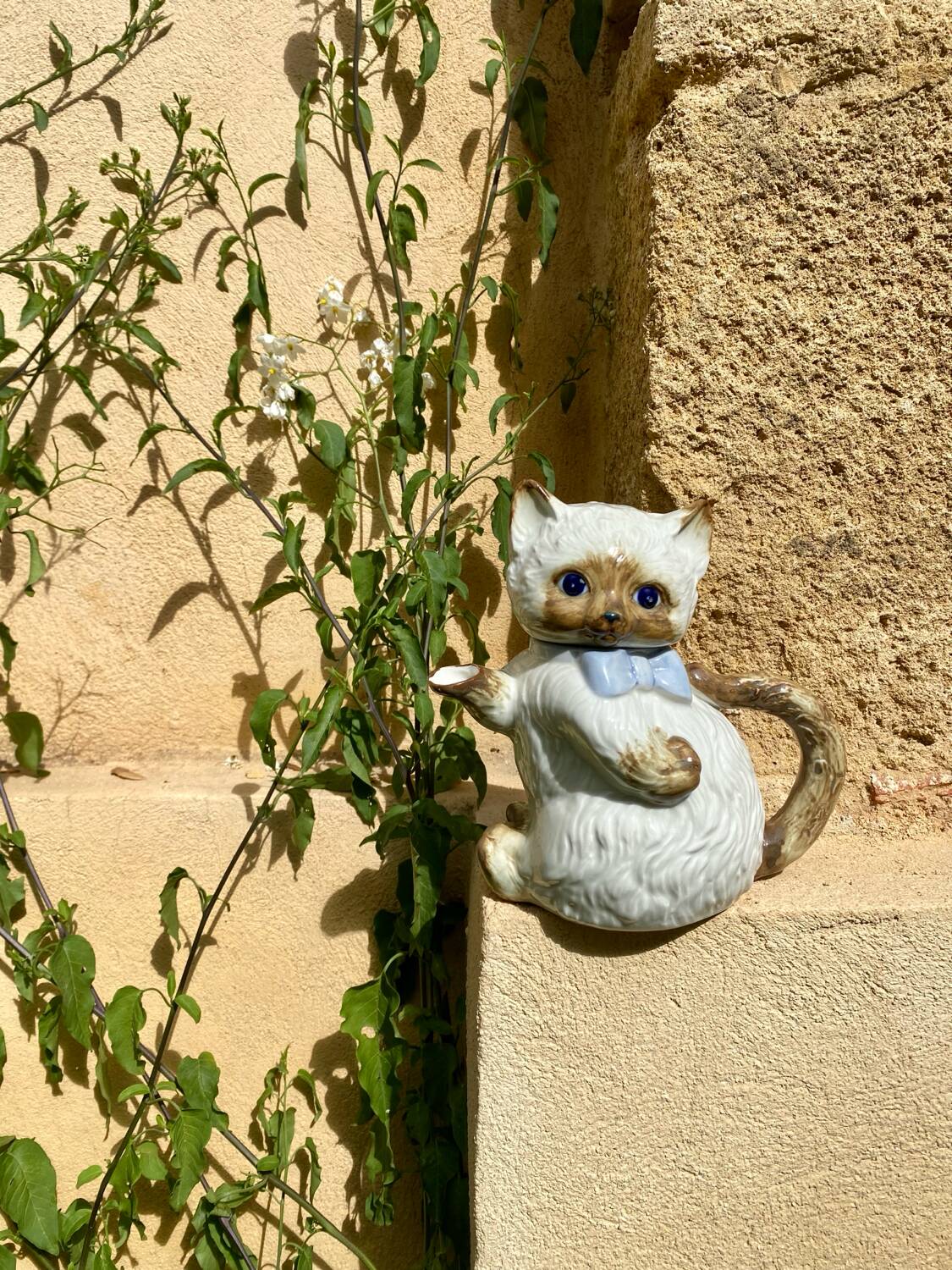 Vintage kitten teapot