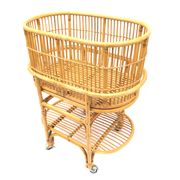 Berceau en rotin vintage pour bébé
