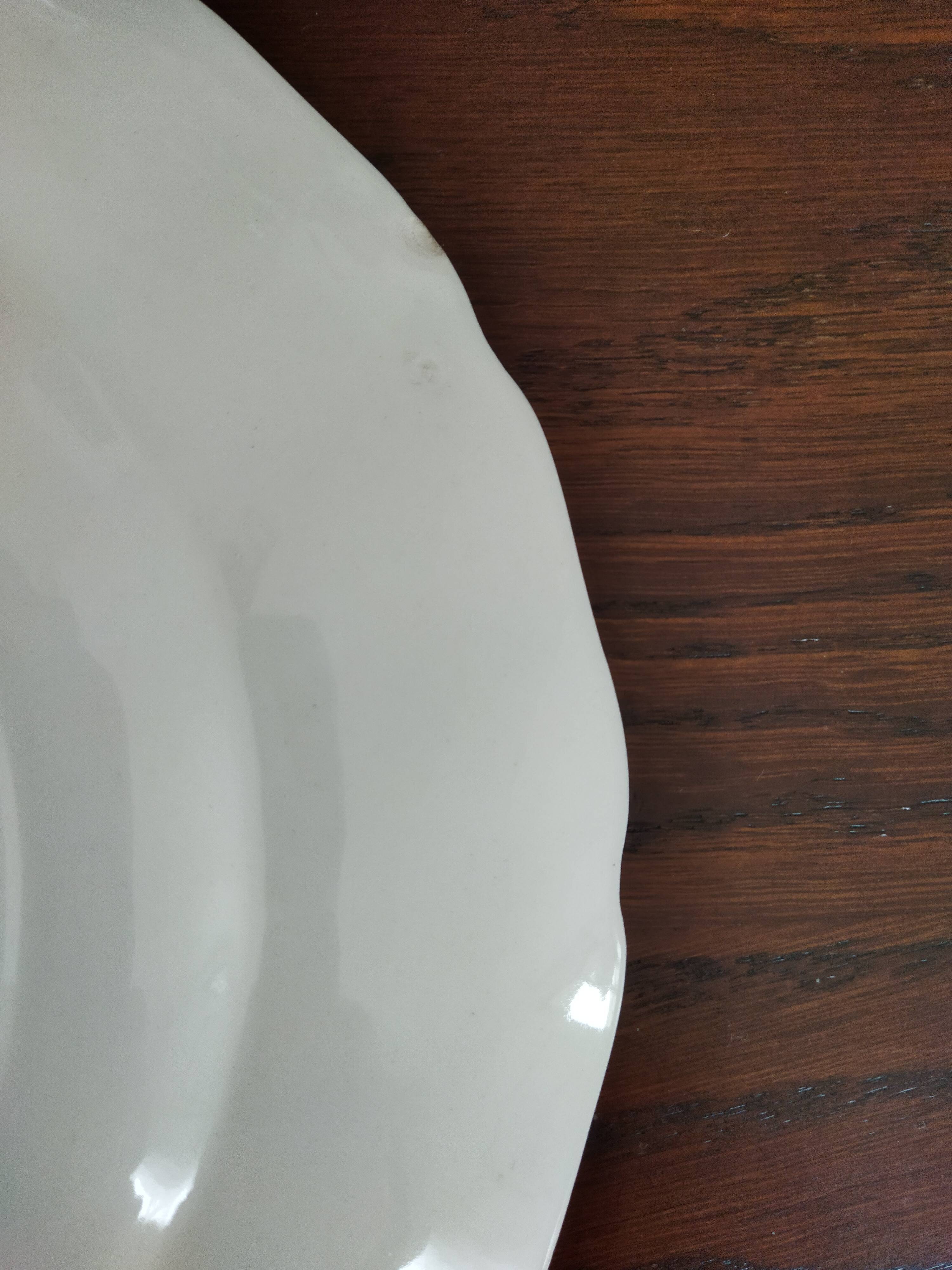 8 blue & white plates