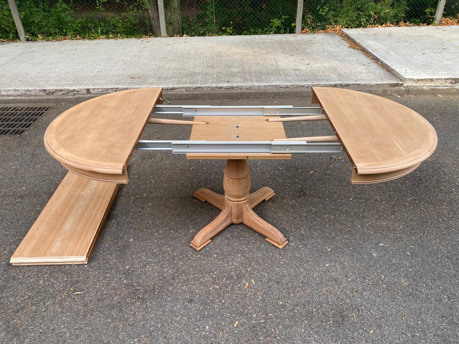 Large extendable round dining table stripped with a central wooden leg 110-198cm.