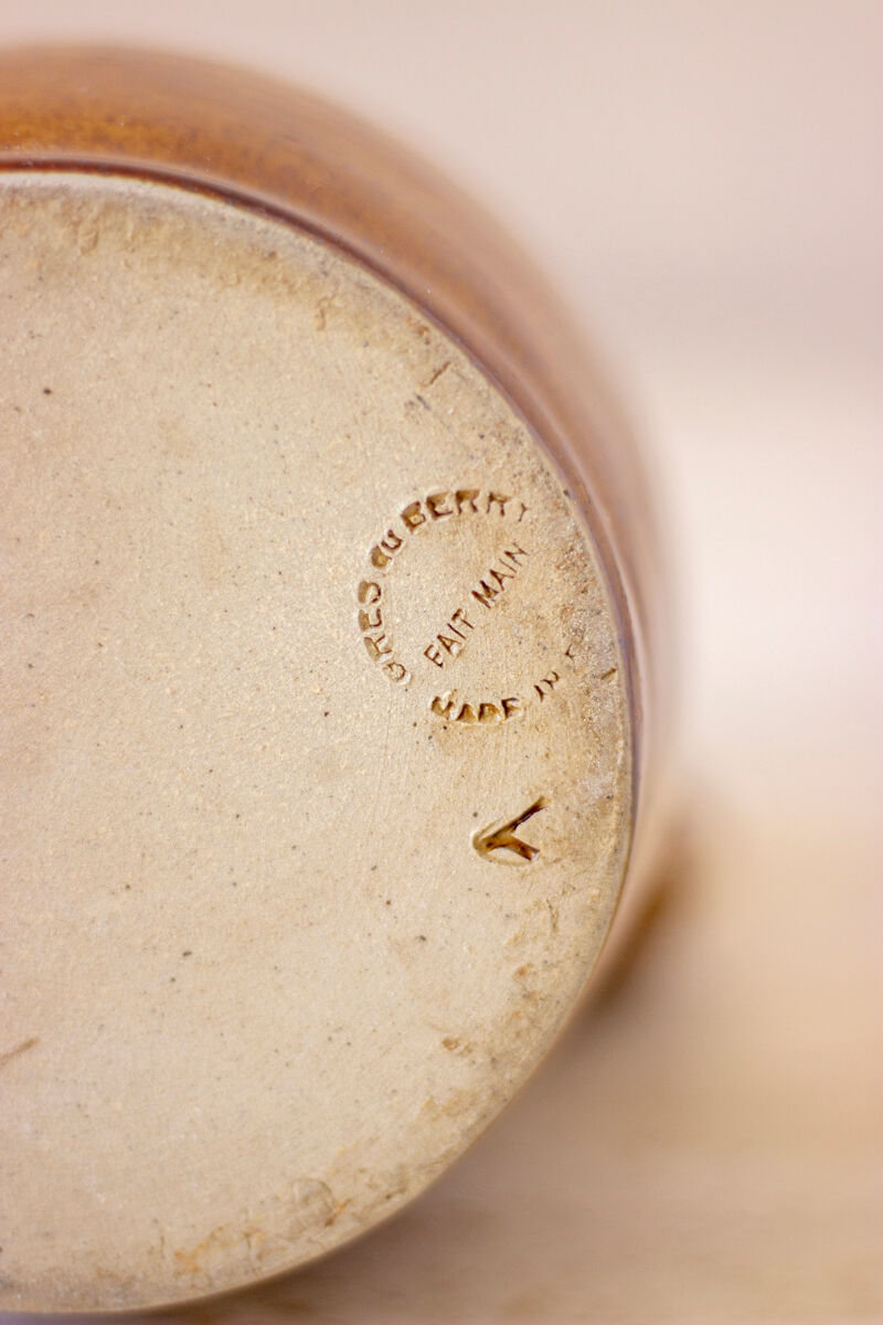 Pitcher in Berry sandstone