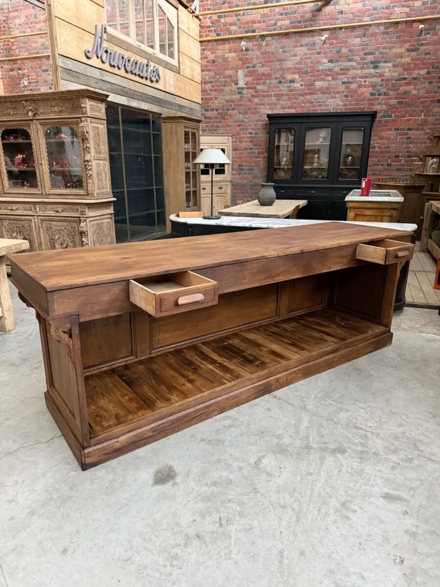 Oak counter from the early 20th century.