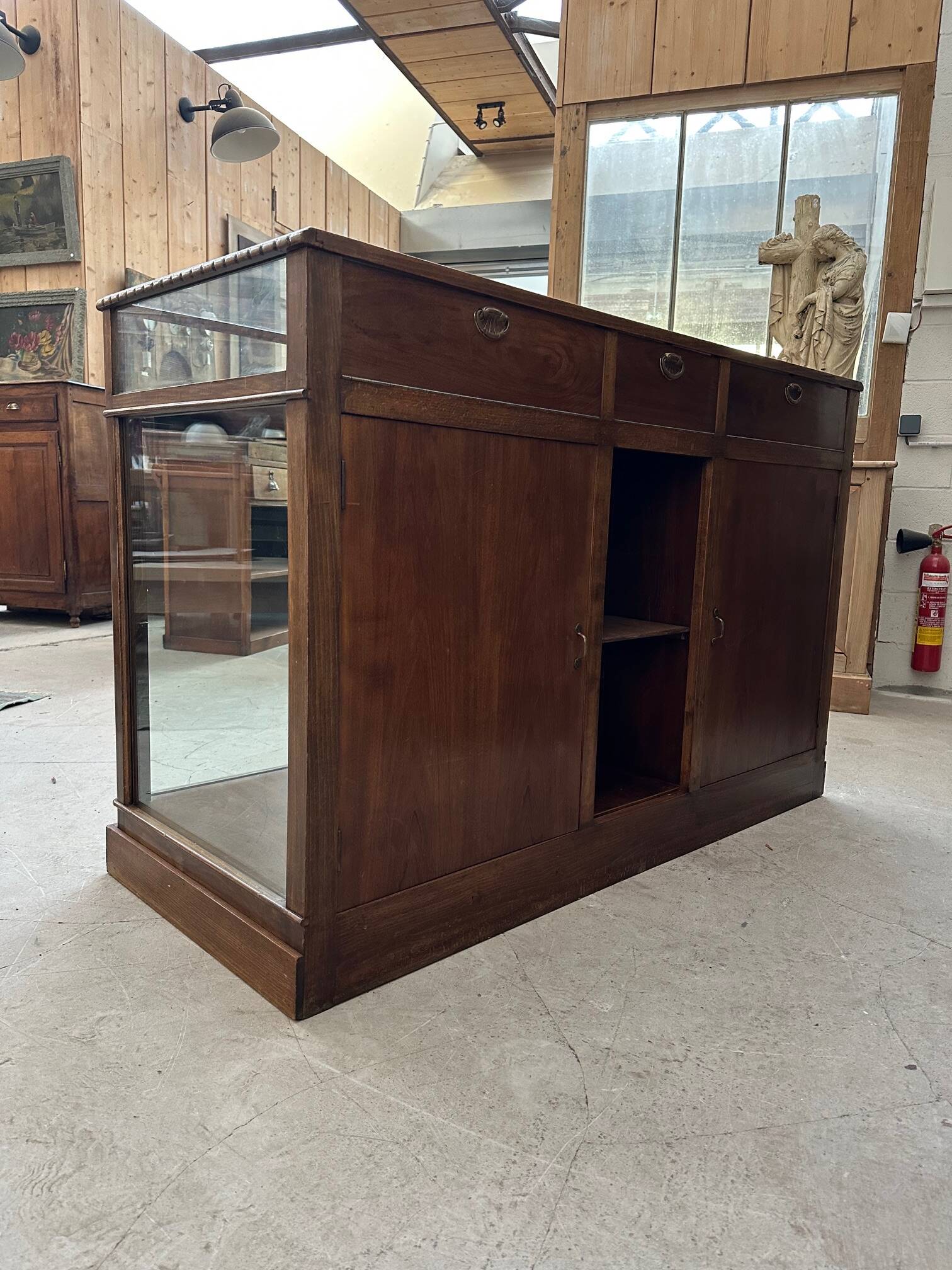 Early 20th century display counter