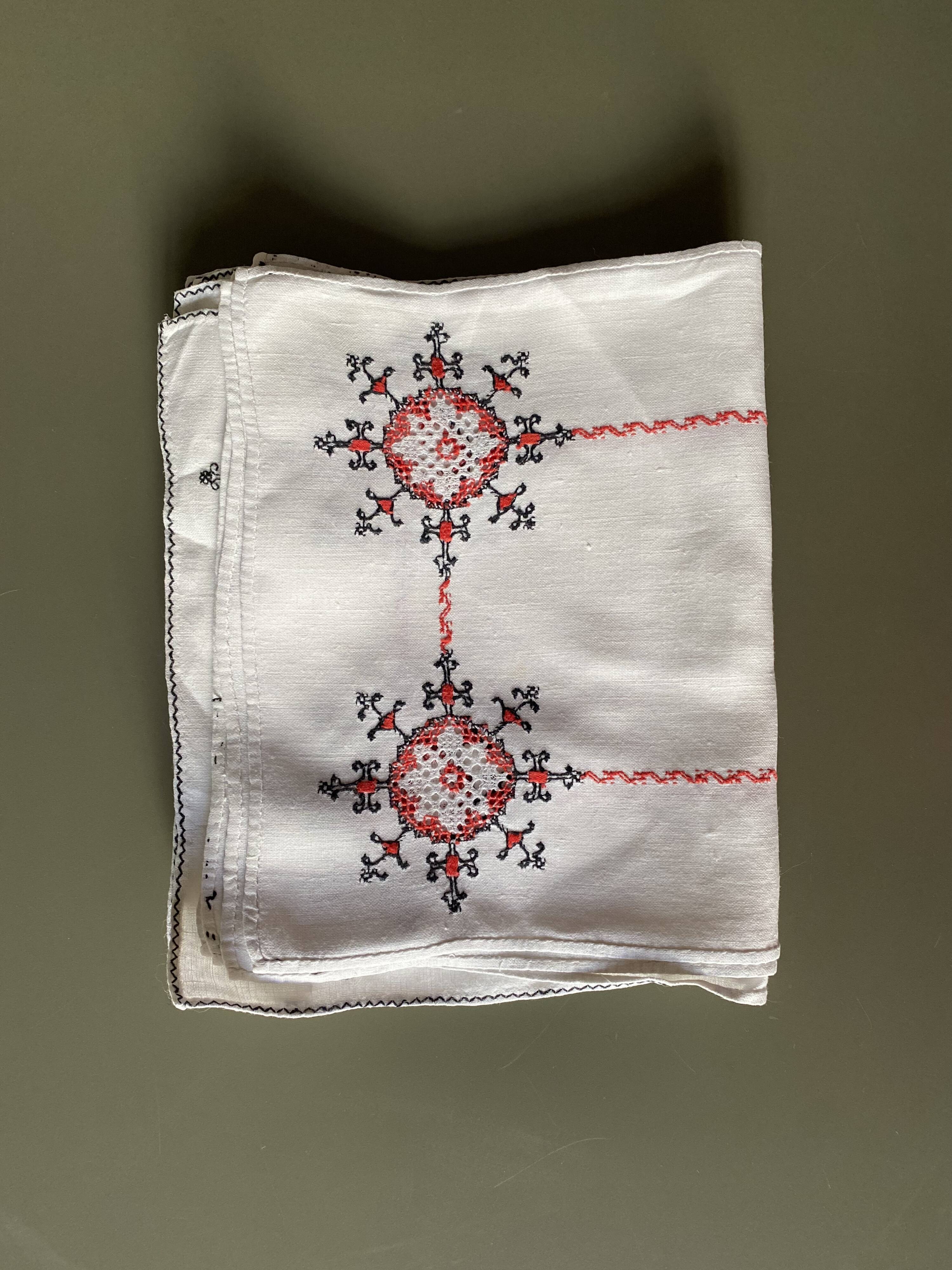 Set of 6 cotton embroidered placemats
