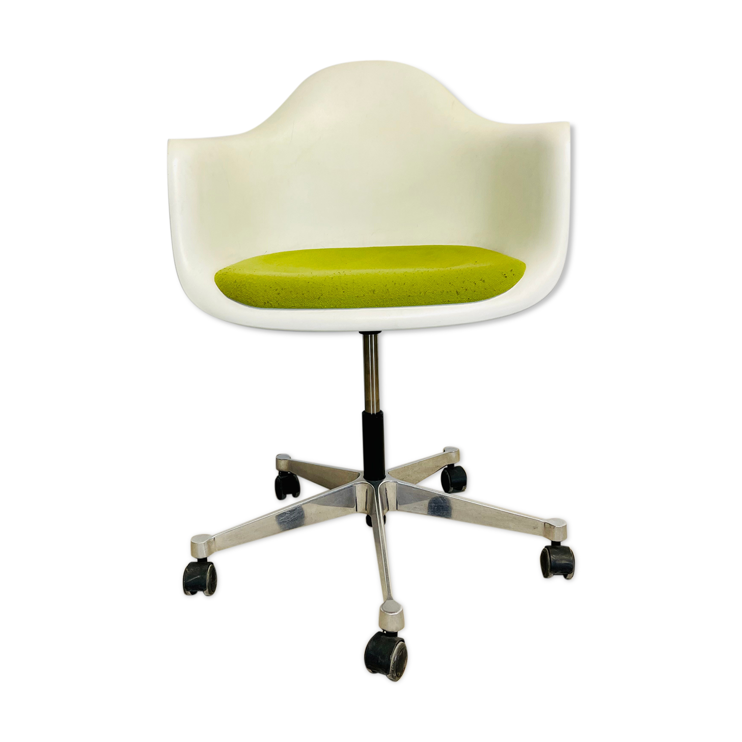 Fauteuil plastic armchair de Charles et Ray Eames édition Vitra