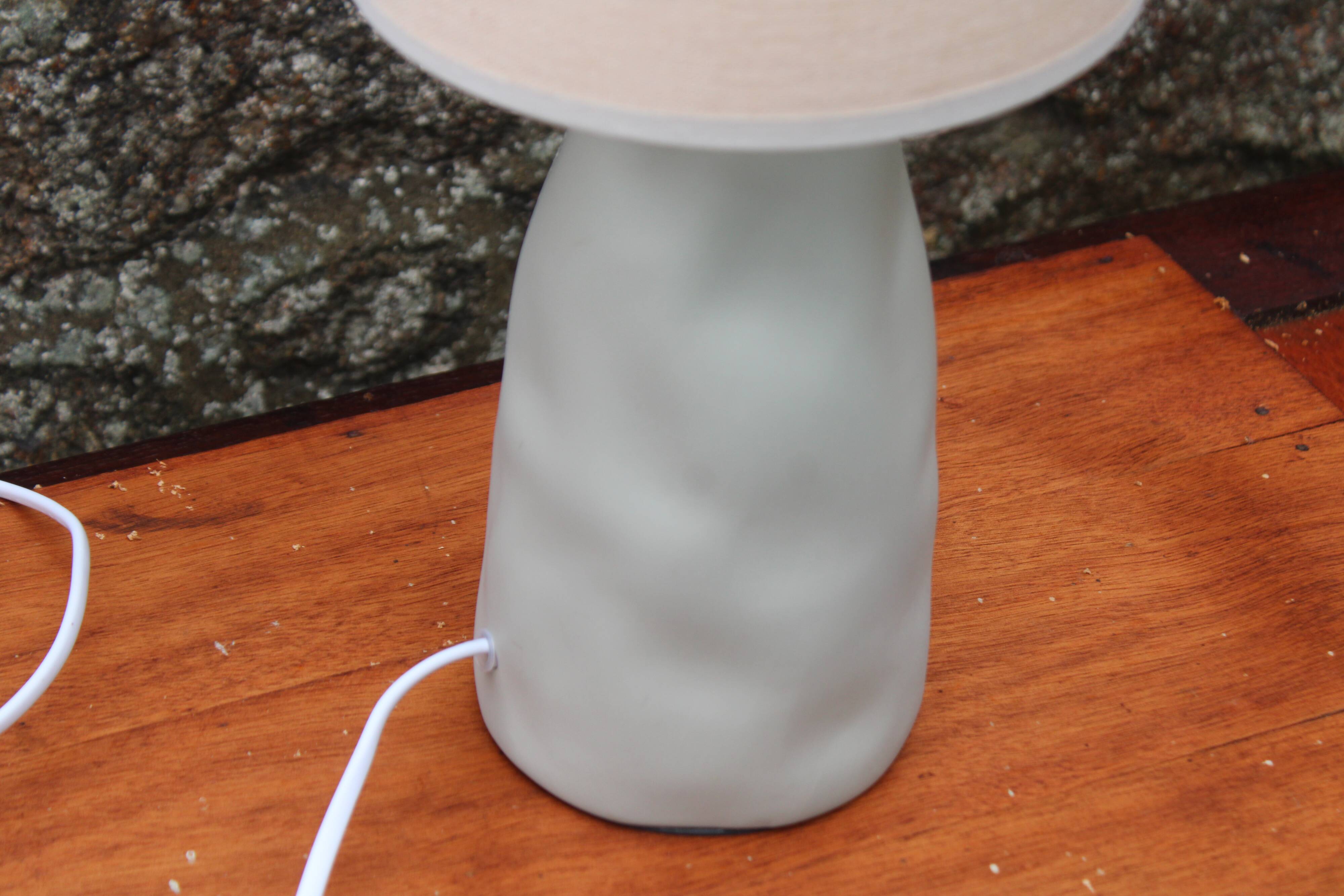 Lampe en céramique vert-gris, style minéral – H37