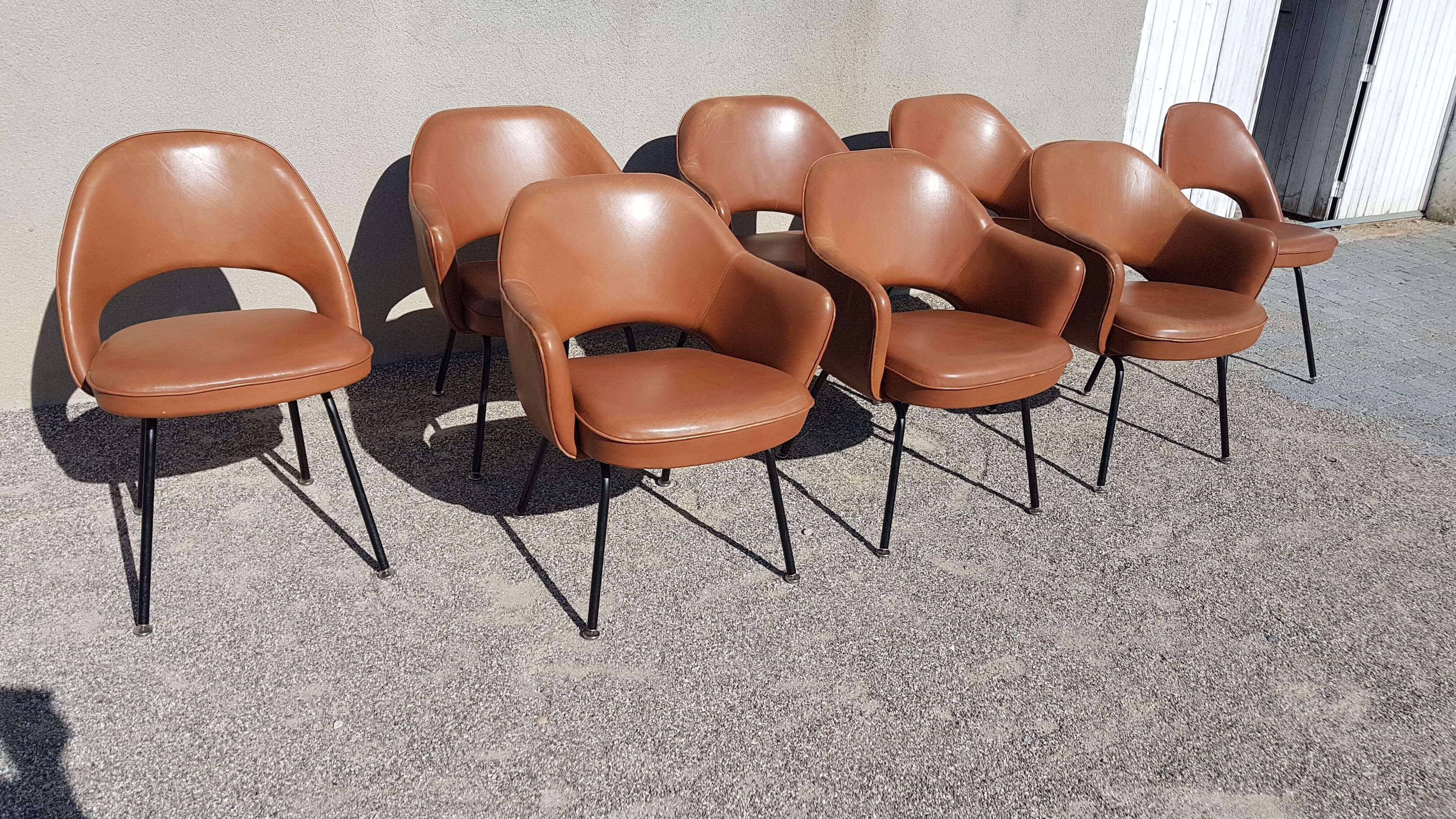 Set of 6 chairs and 2 knoll conference leather chairs