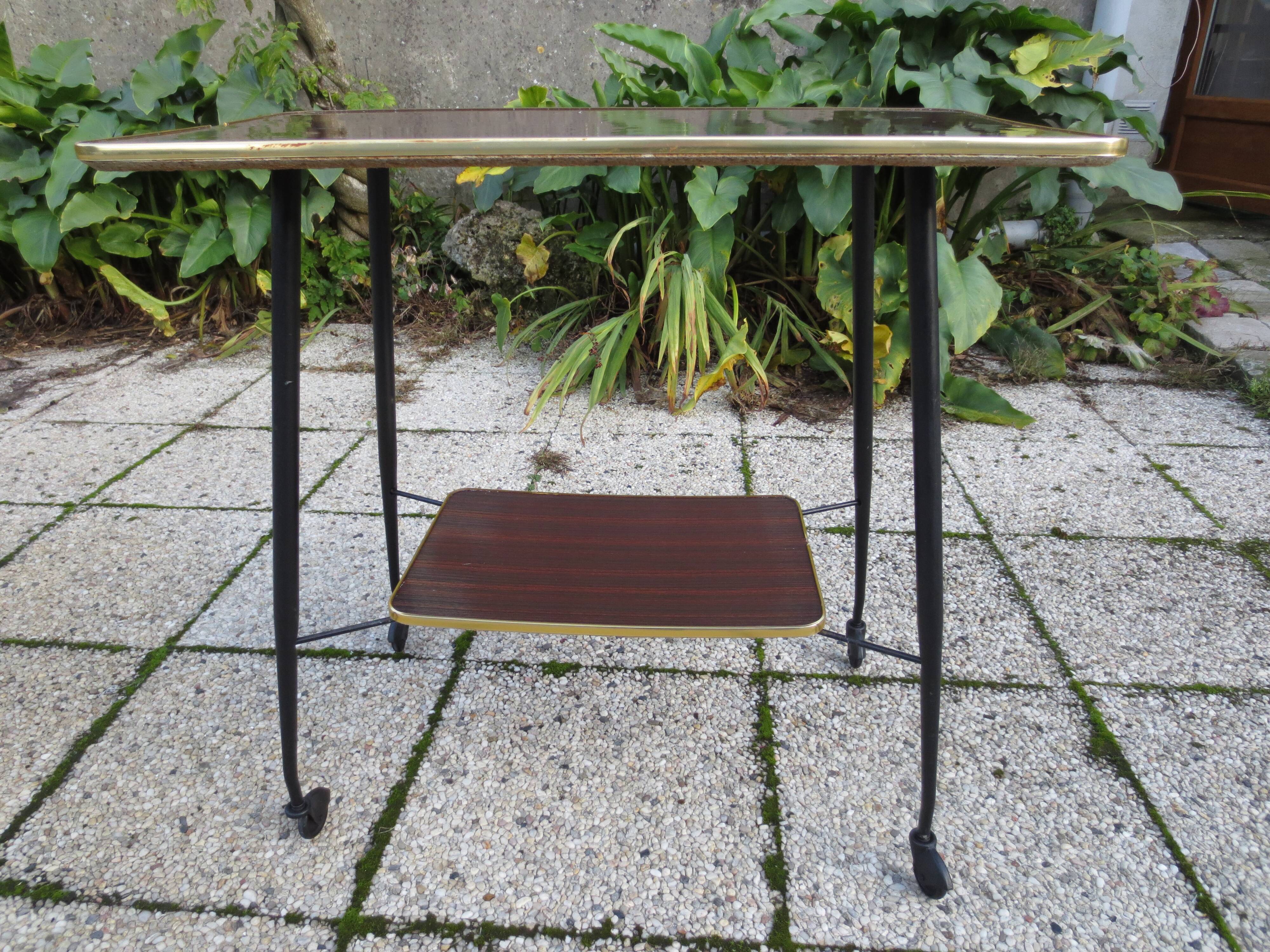 Table d'appoint ou desserte vintage plateau formica couleur bois