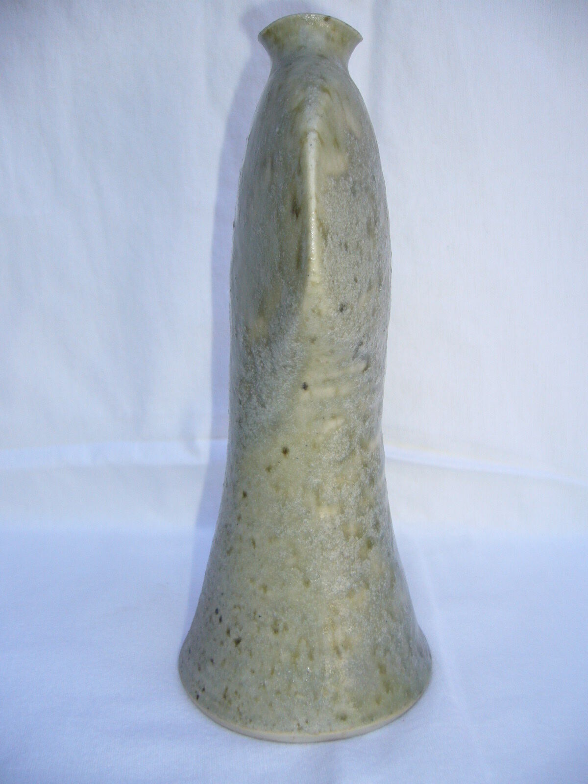 ceramic vase forming a woman bust