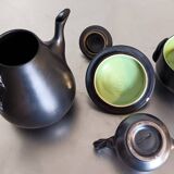 Vallauris Monica Céram coffee set, anthracite black outdoors, green indoors. 9 pieces.