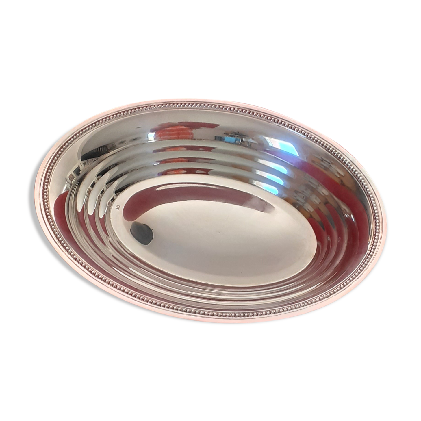 Oval plate in silver metal. pearl entourage. signed.