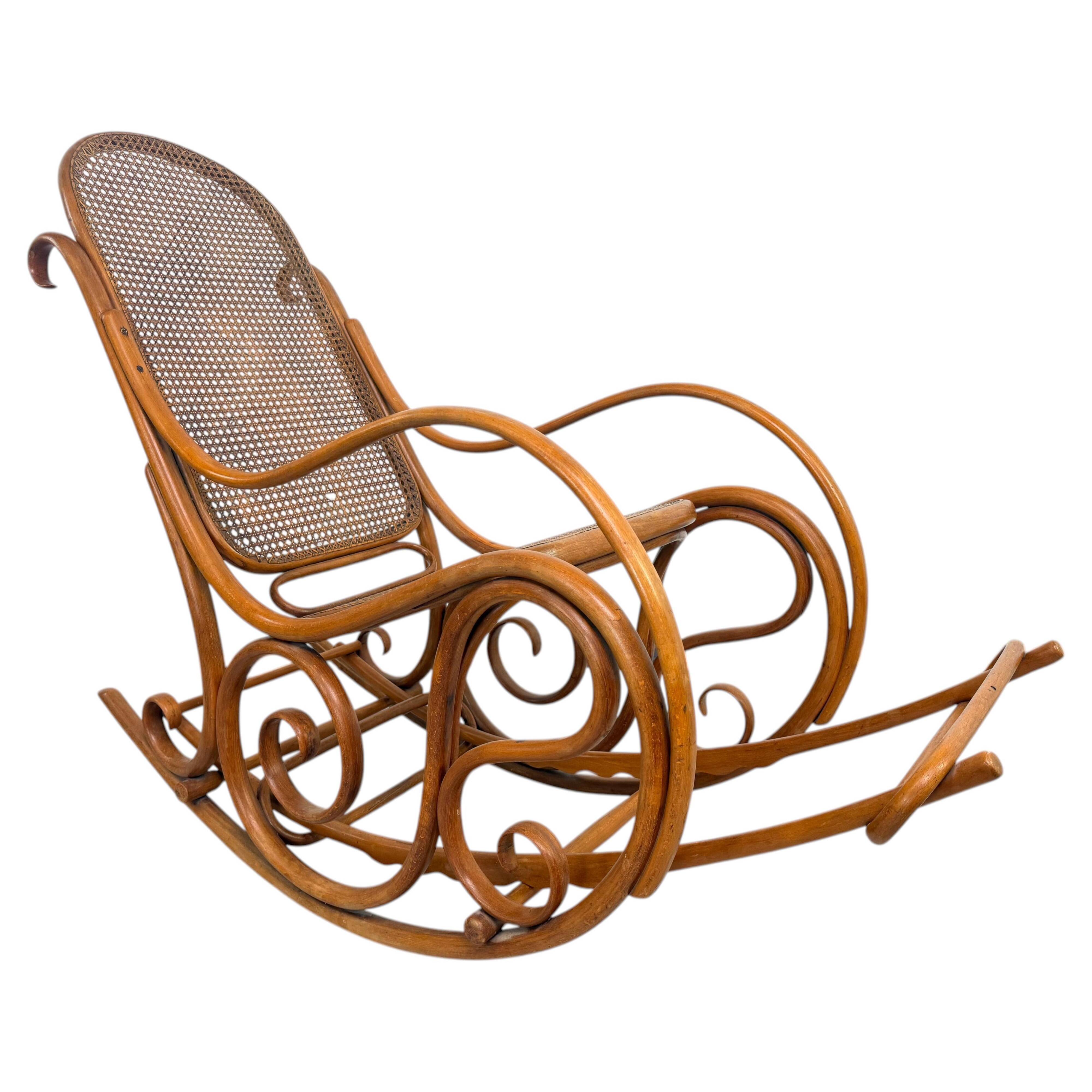 Grand fauteuil à bascule Thonet no.7021B