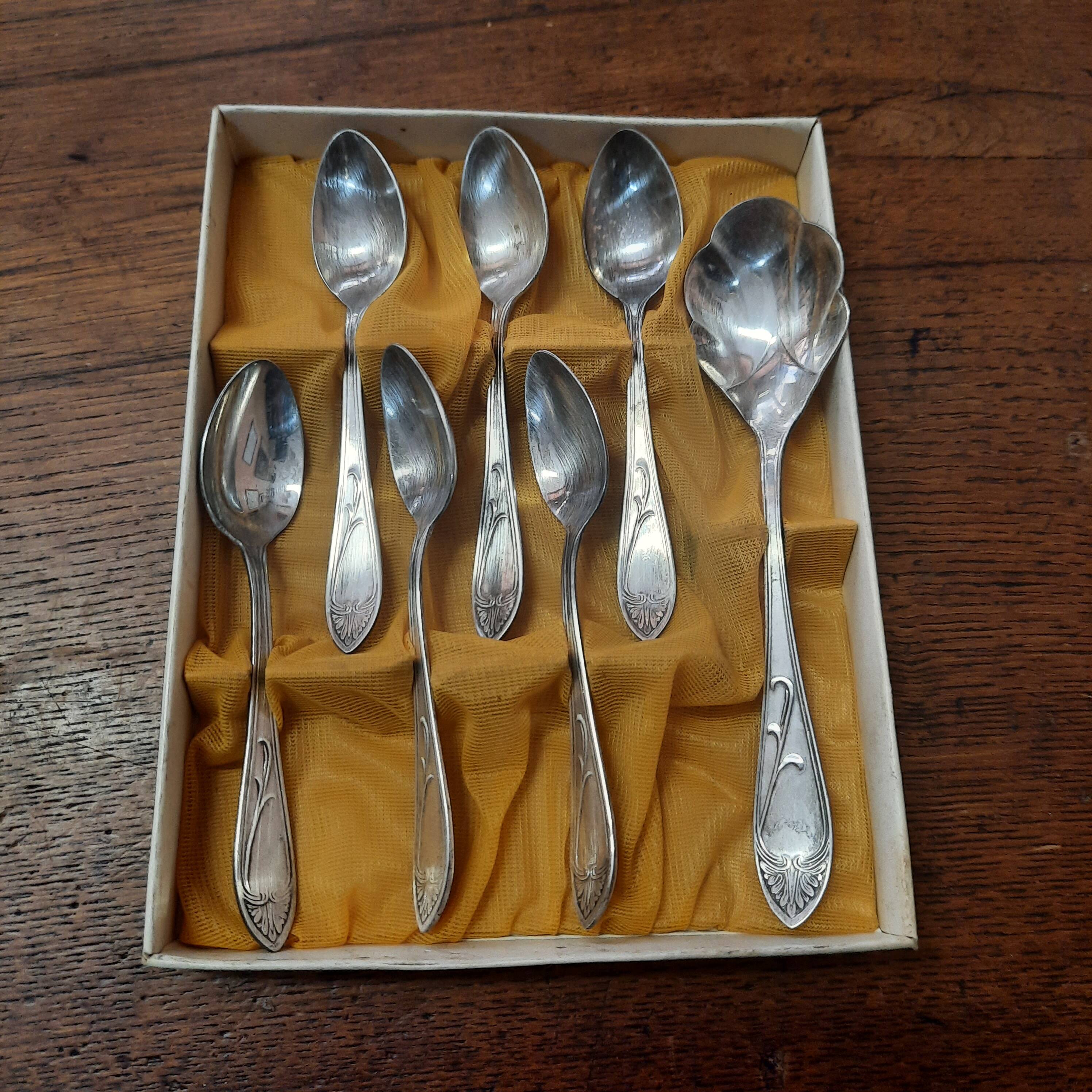 Set of desert spoons